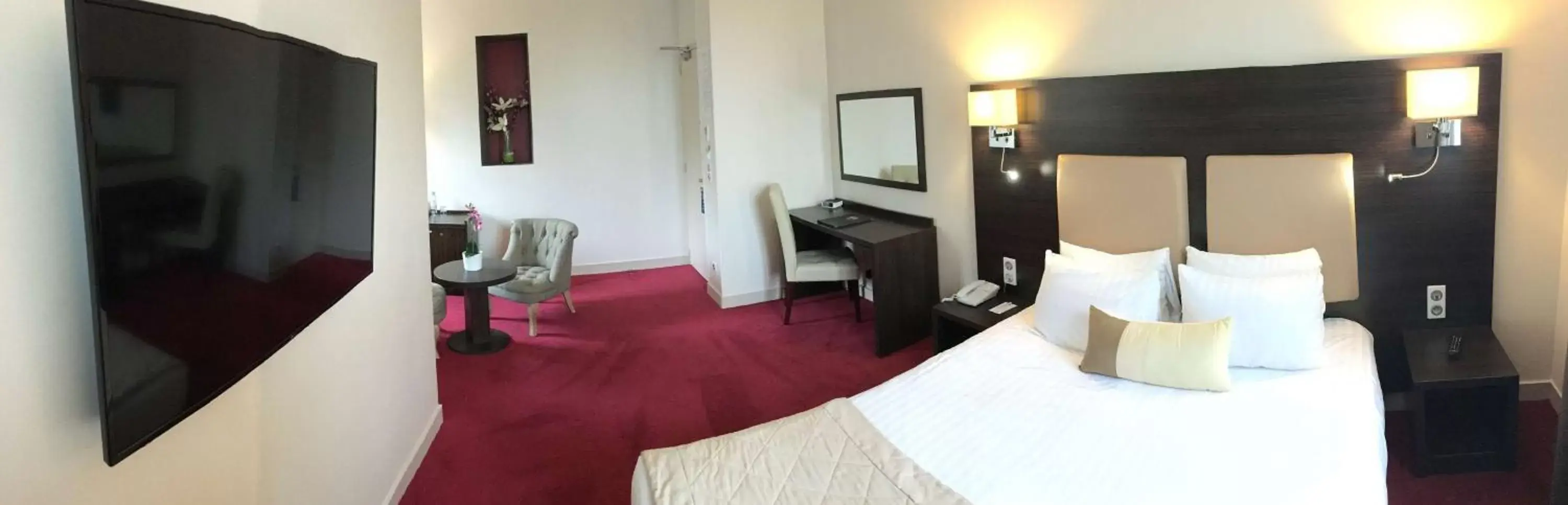 Photo of the whole room, Bed in Best Western Hôtel De France