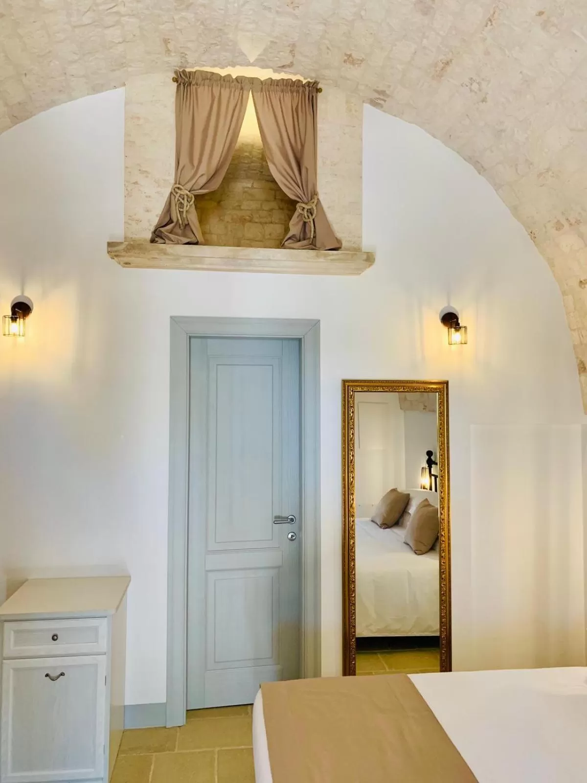 Communal lounge/ TV room, Bed in Borgo Cozzana