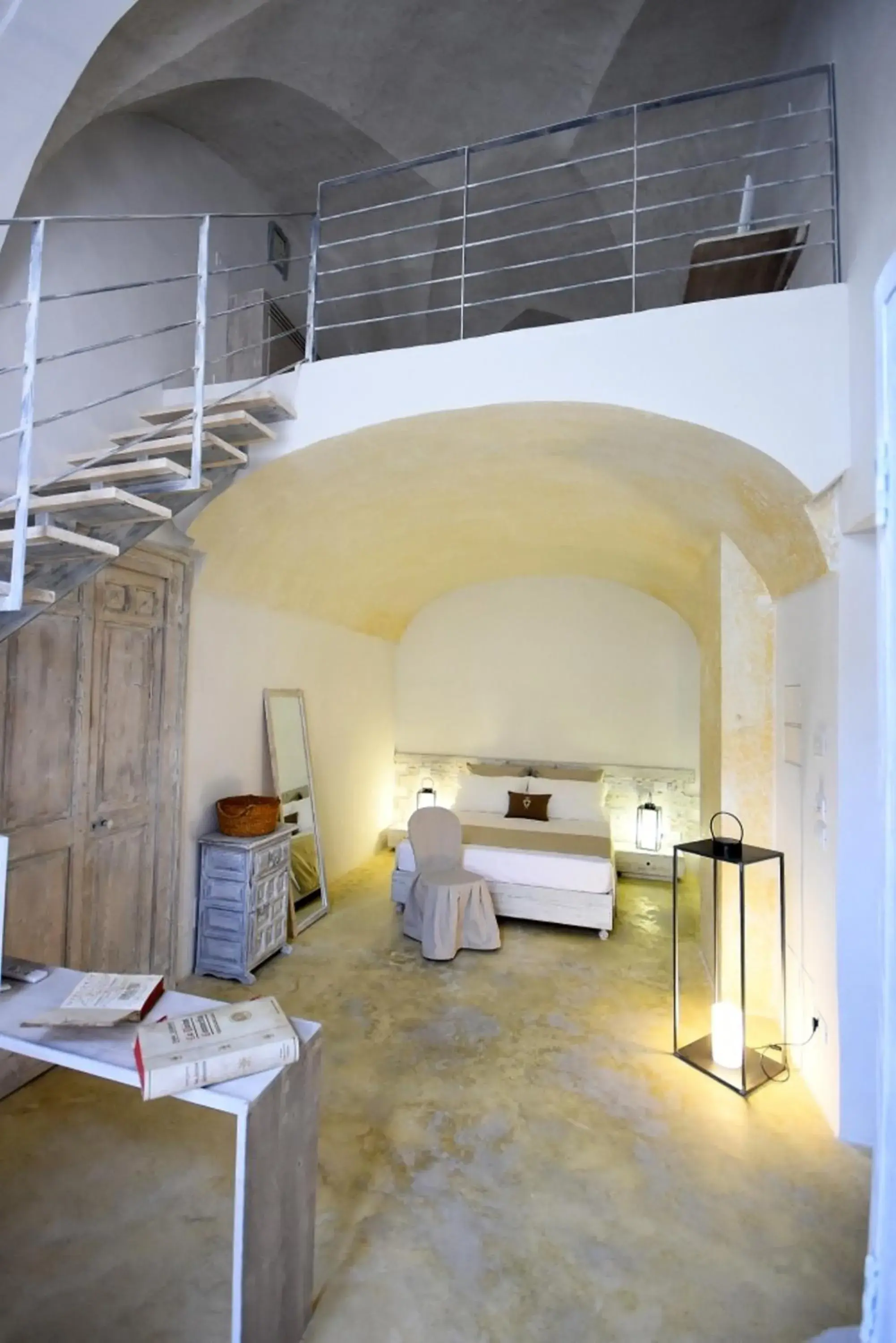 Bedroom, Seating Area in Palazzo Castriota Scanderberg
