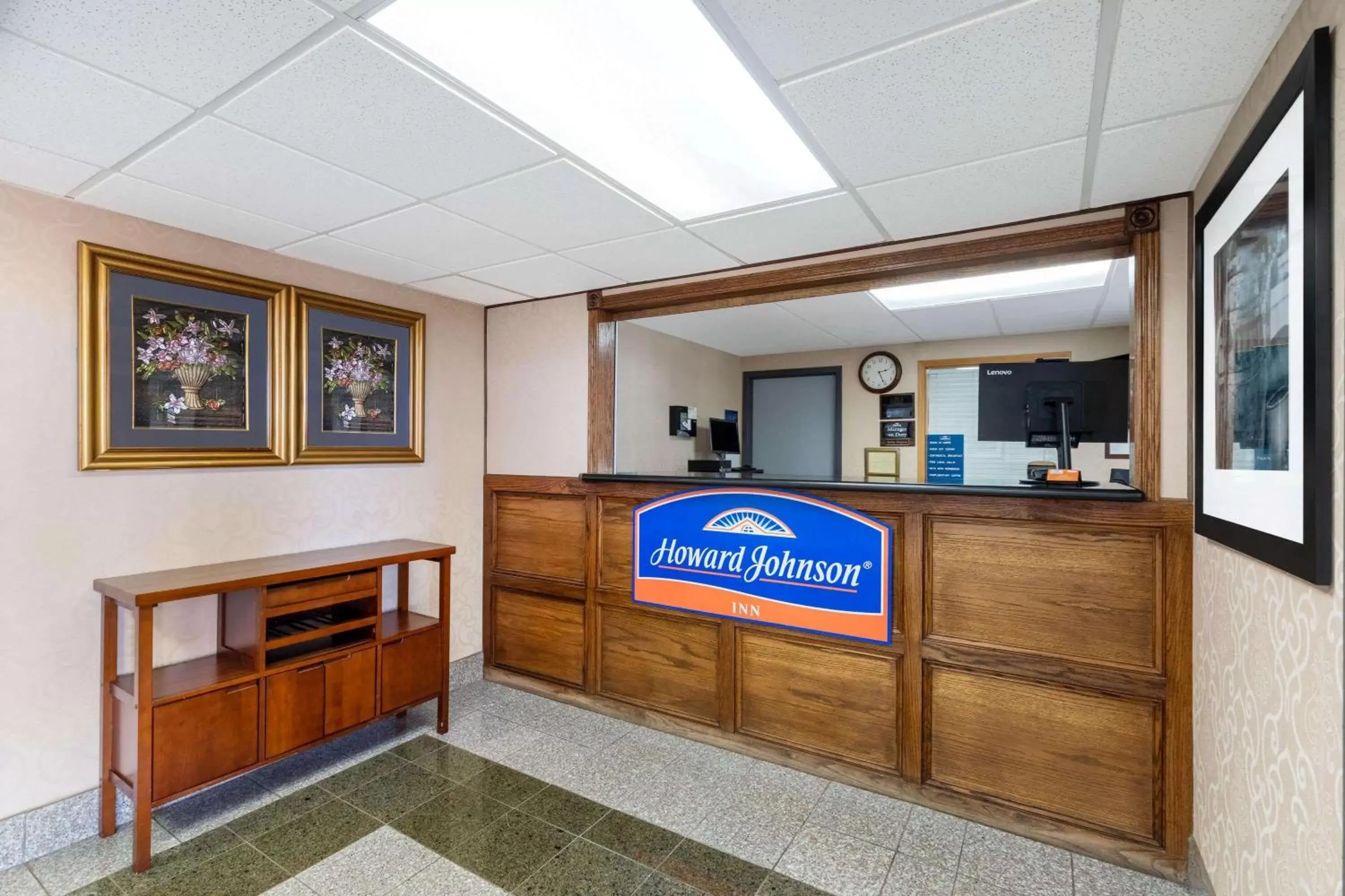 Lobby or reception, Lobby/Reception in Howard Johnson by Wyndham Gillette