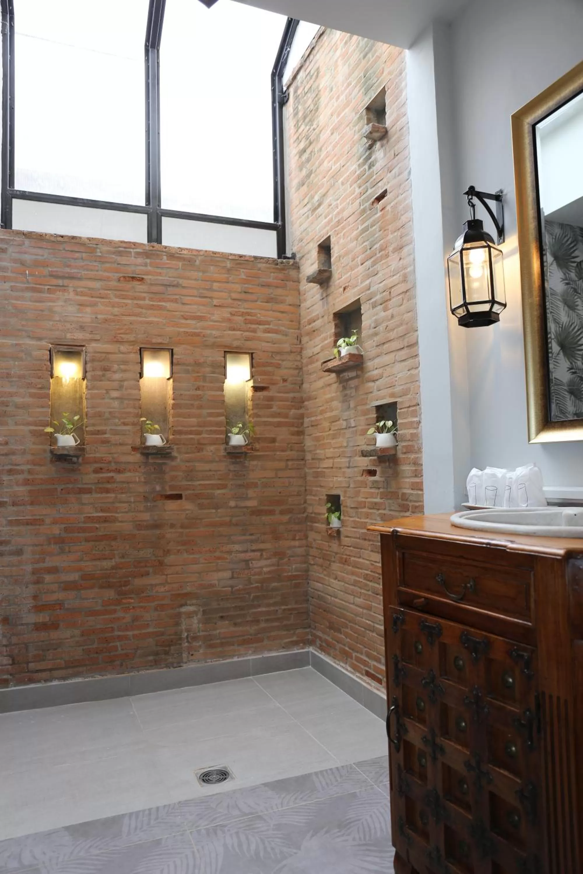 Shower in Tharaburi Resort