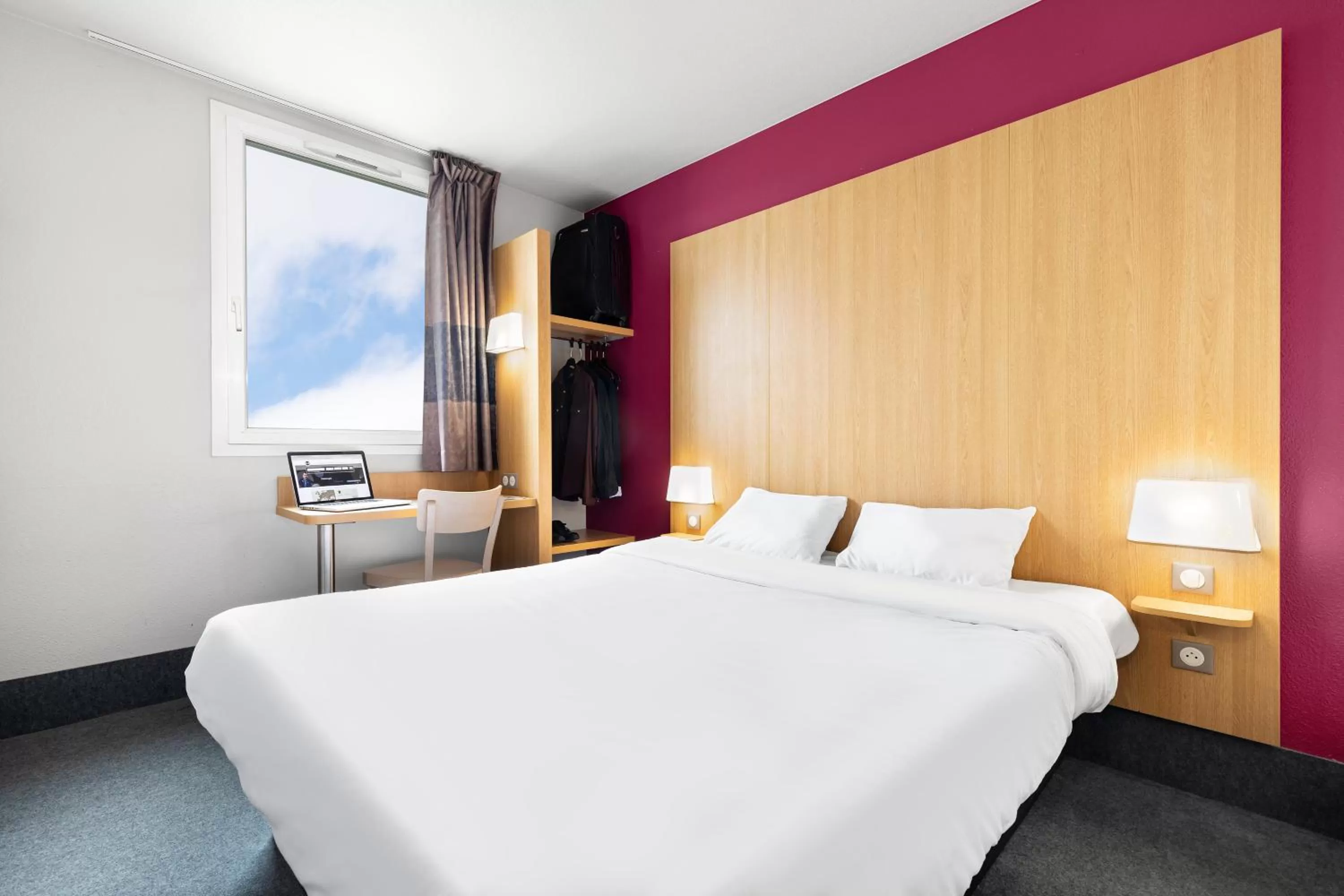 Bedroom, Bed in B&B HOTEL Lyon Vénissieux