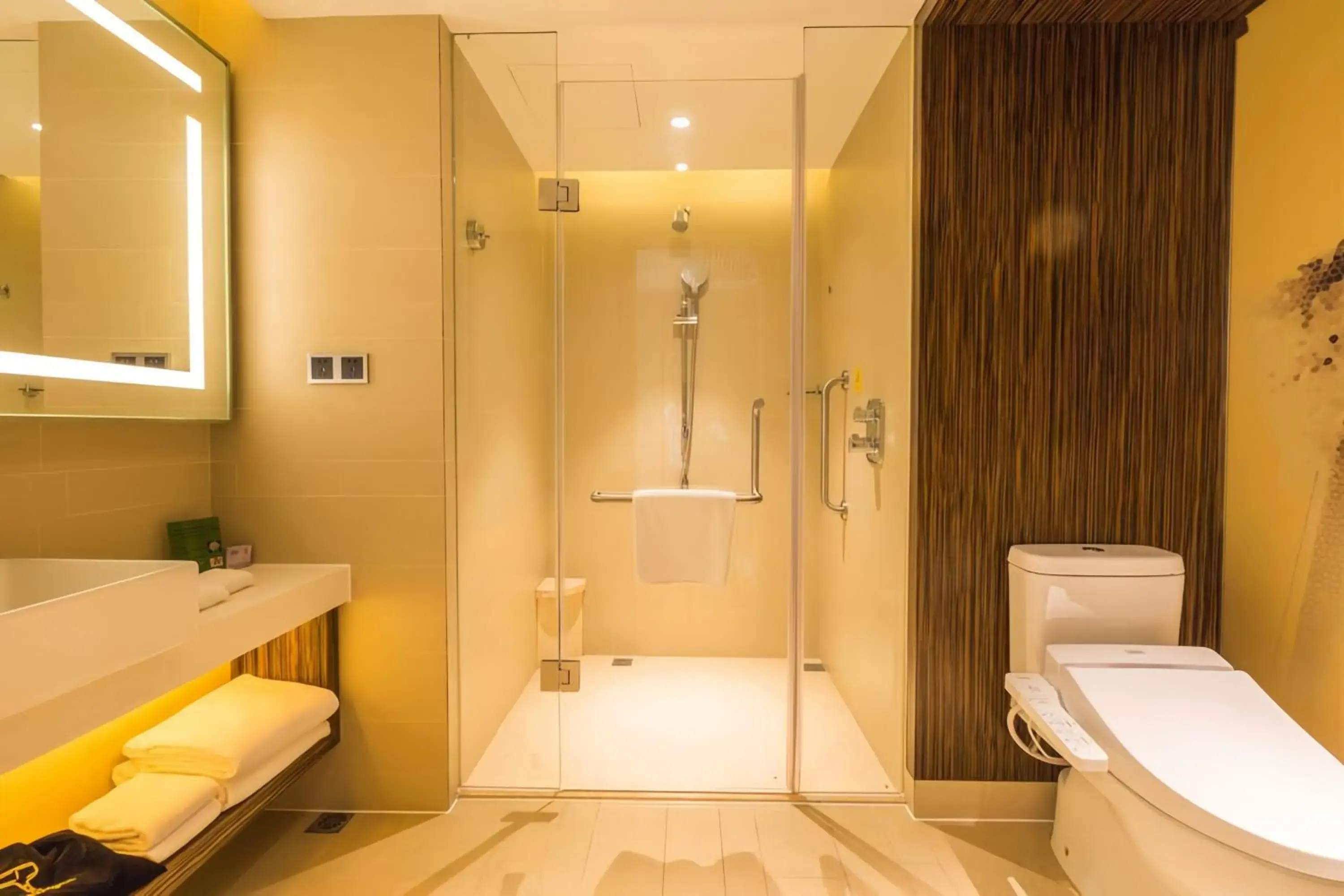 Shower, Bathroom in Hilton Garden Inn Xi'an High-Tech Zone