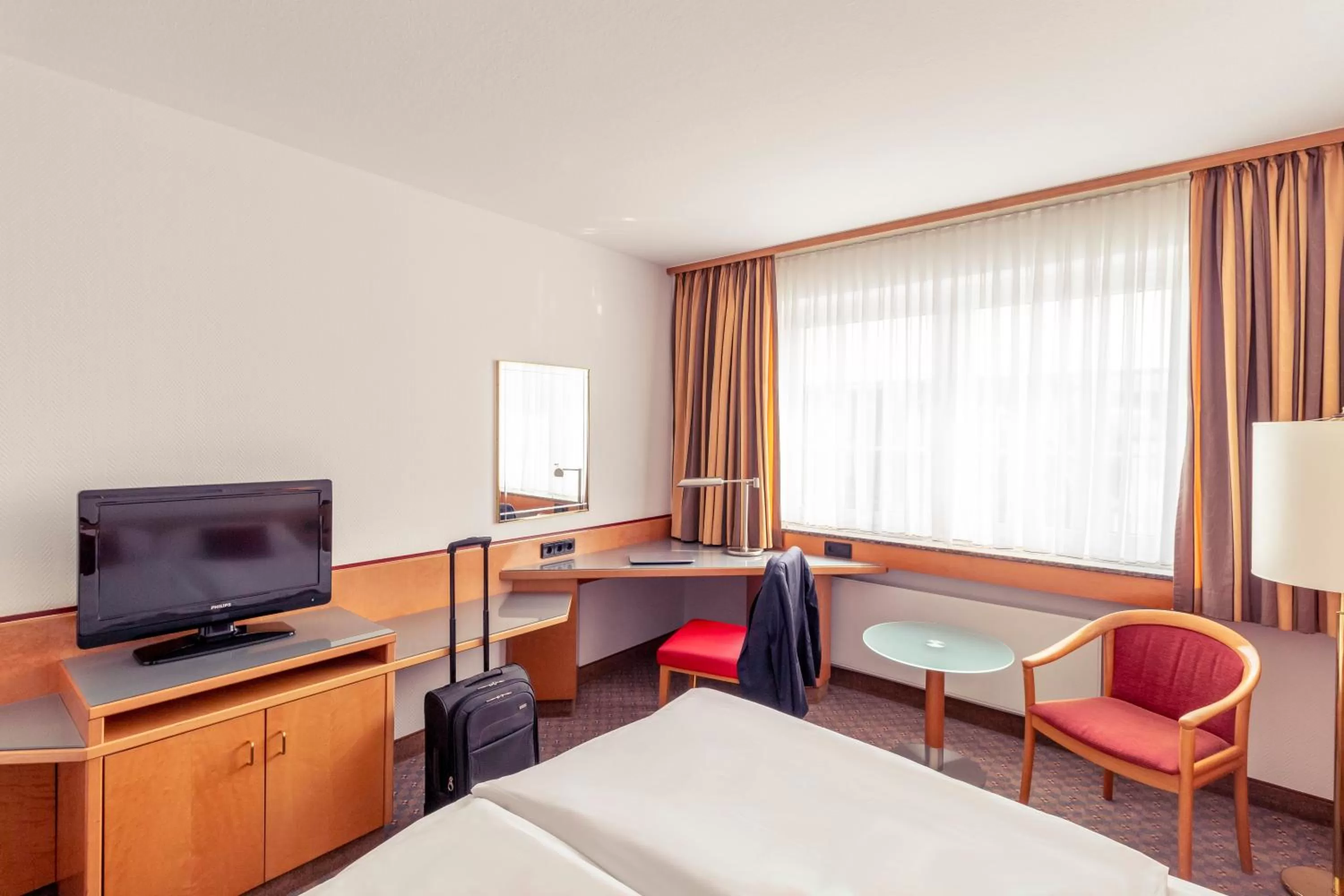 Photo of the whole room, Bed in Mercure Hotel Köln City Friesenstraße