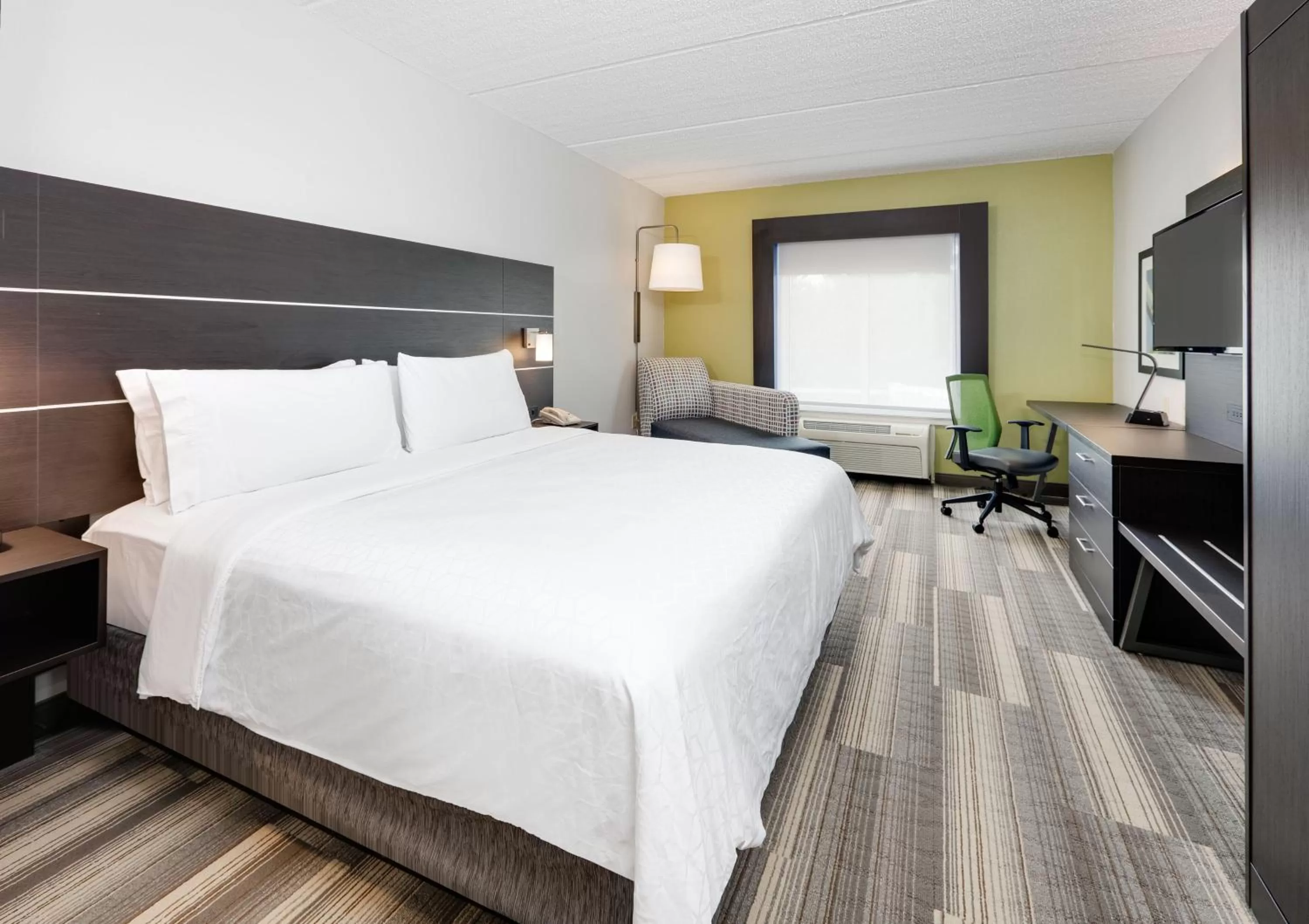 Bedroom, Bed in Holiday Inn Express Hotel & Suites Dublin by IHG