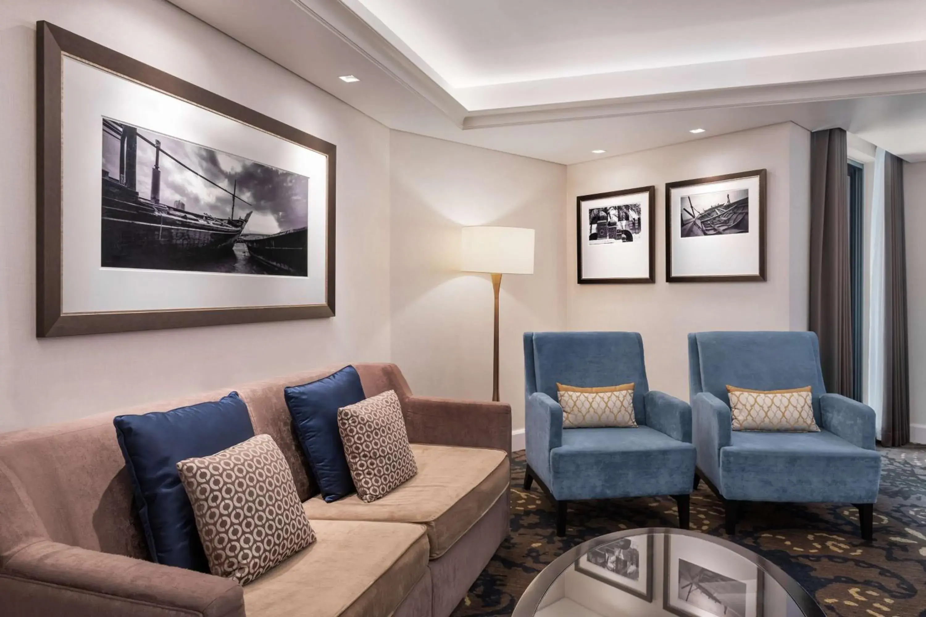 Bedroom, Seating Area in Radisson Blu Hotel, Dubai Deira Creek