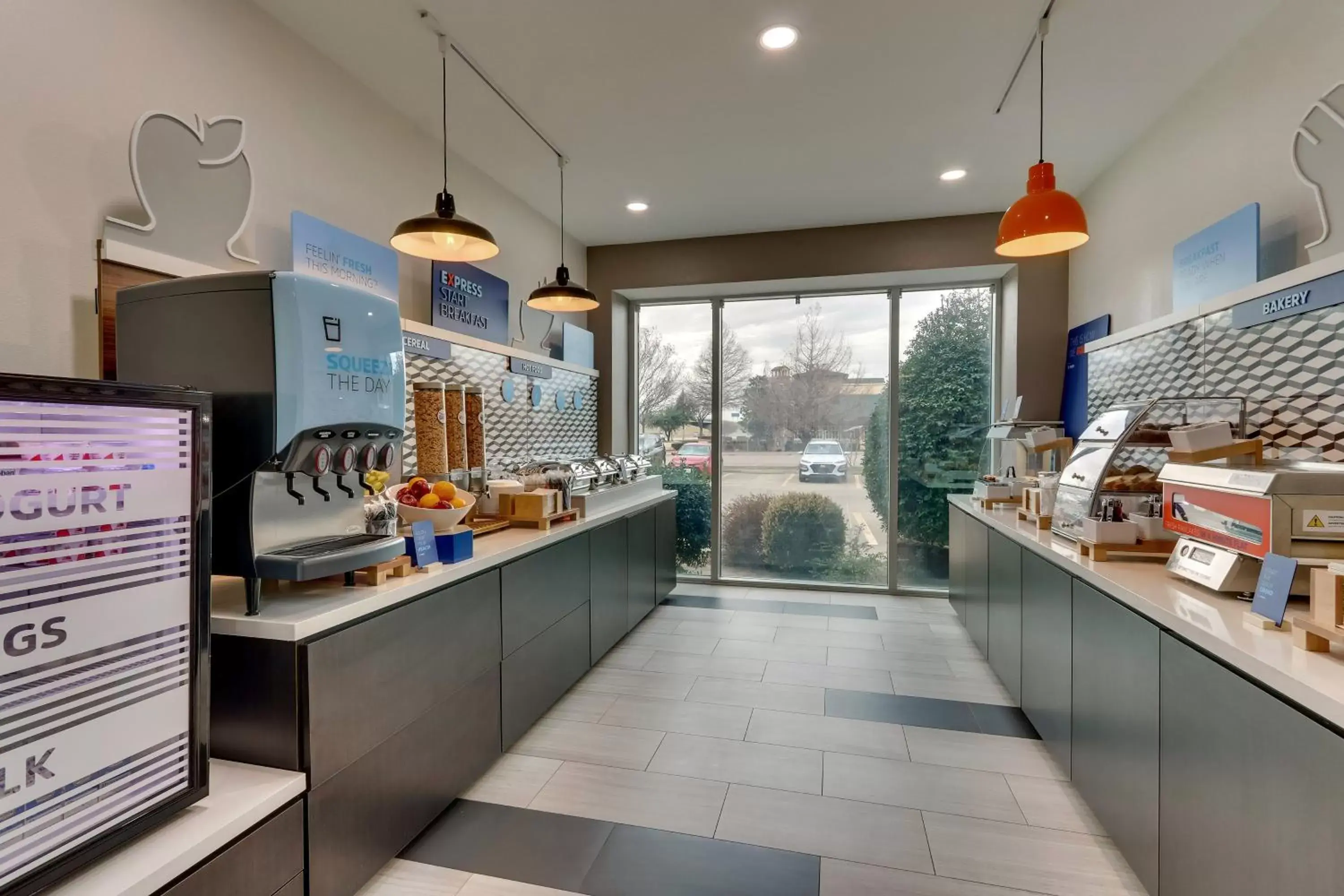 Breakfast in Holiday Inn Express & Suites Waxahachie by IHG Breakfast in Holiday Inn Express & Suites Waxahachie by IHG