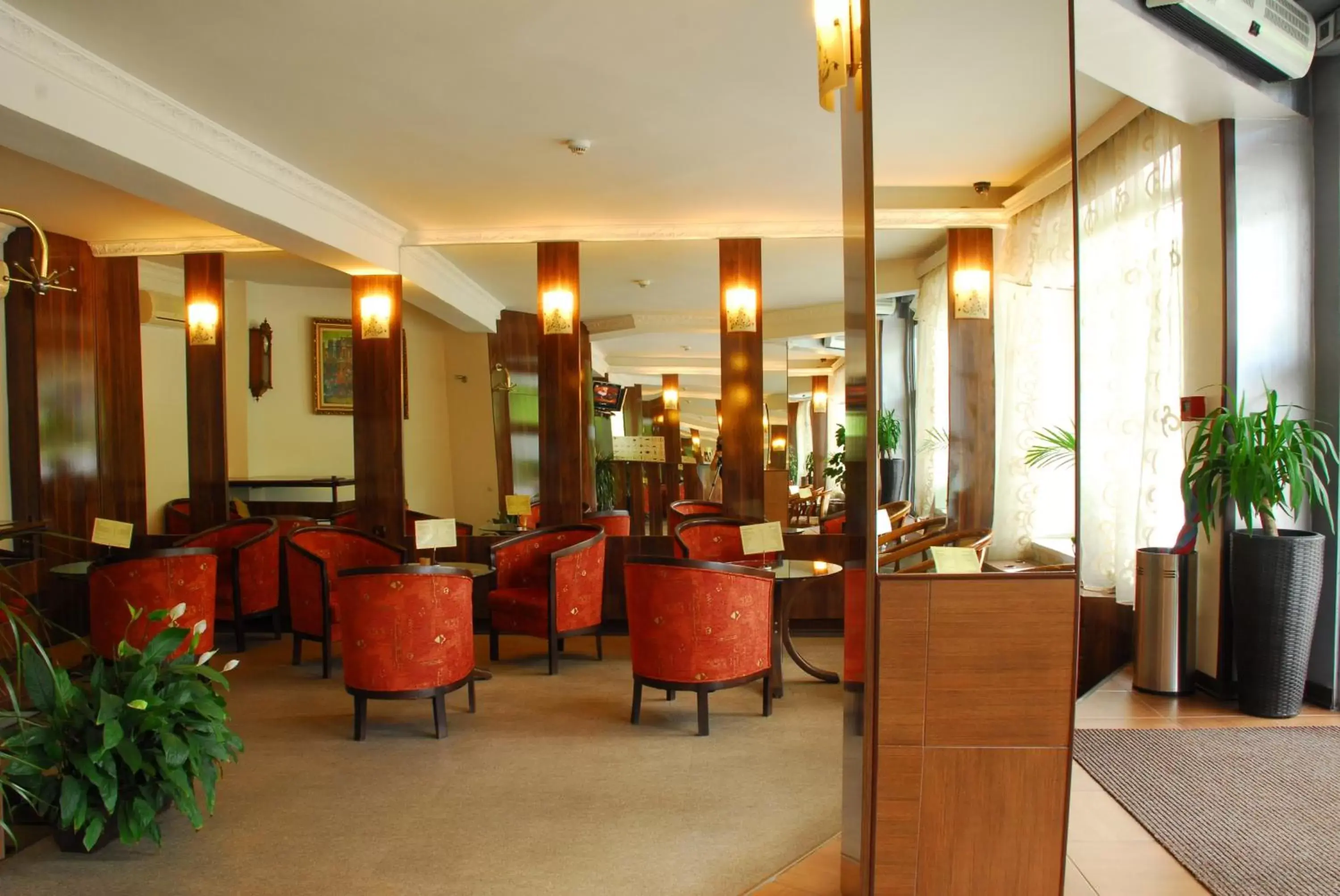 Lobby or reception in Noviz Hotel