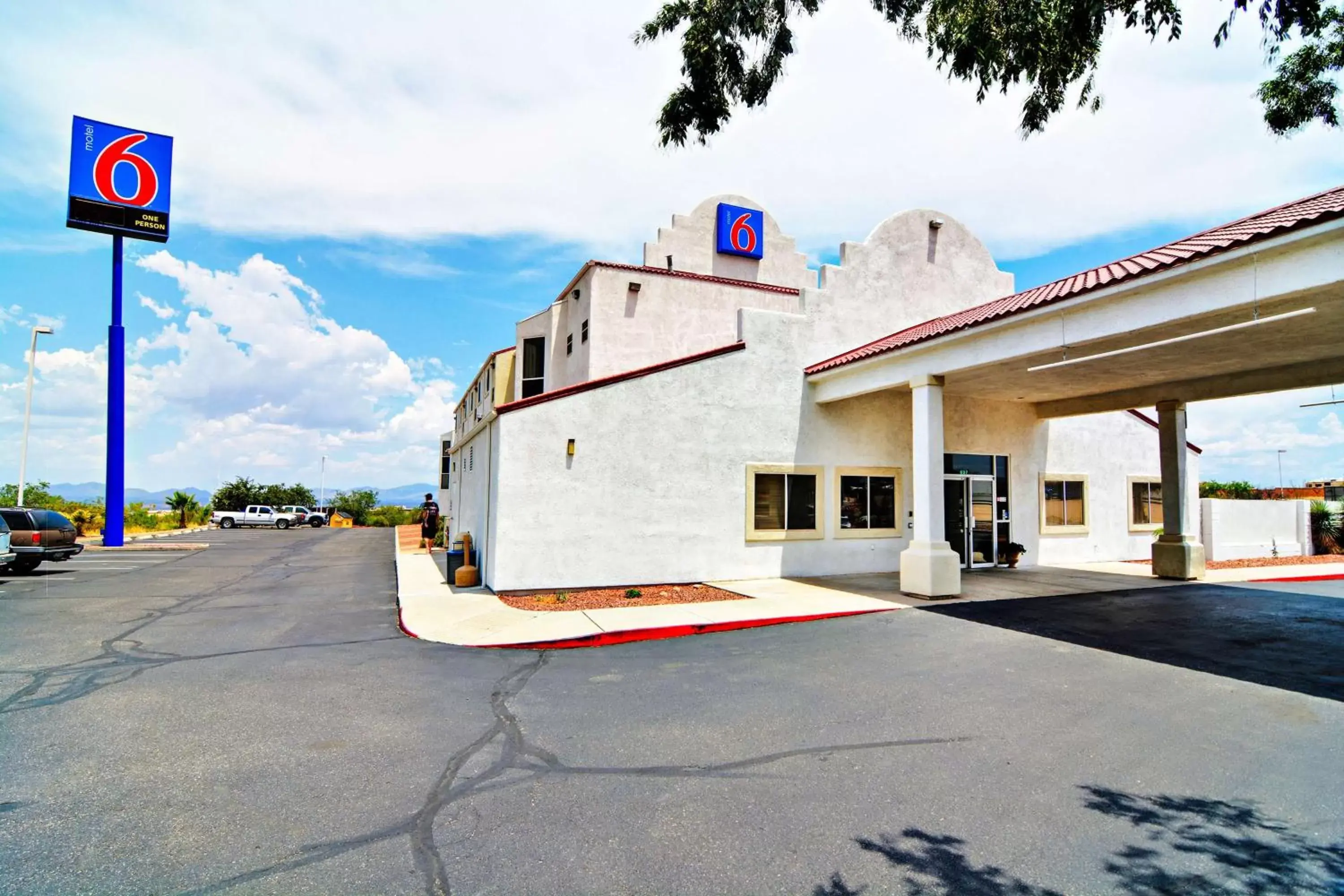 Property building, Facade/Entrance in Motel 6-Benson, AZ
