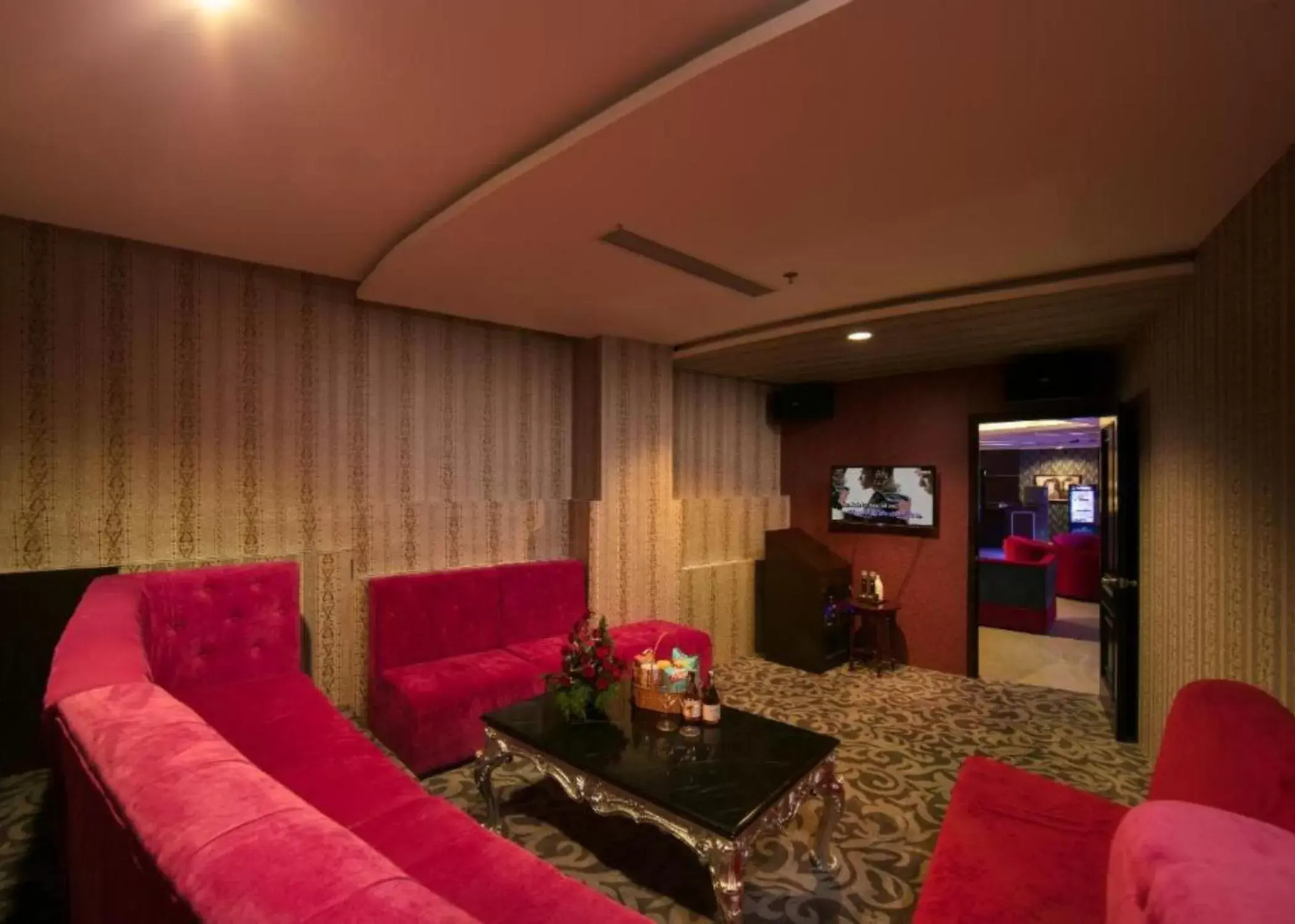 Karaoke, Seating Area in Swiss-Belresort Tuyen Lam