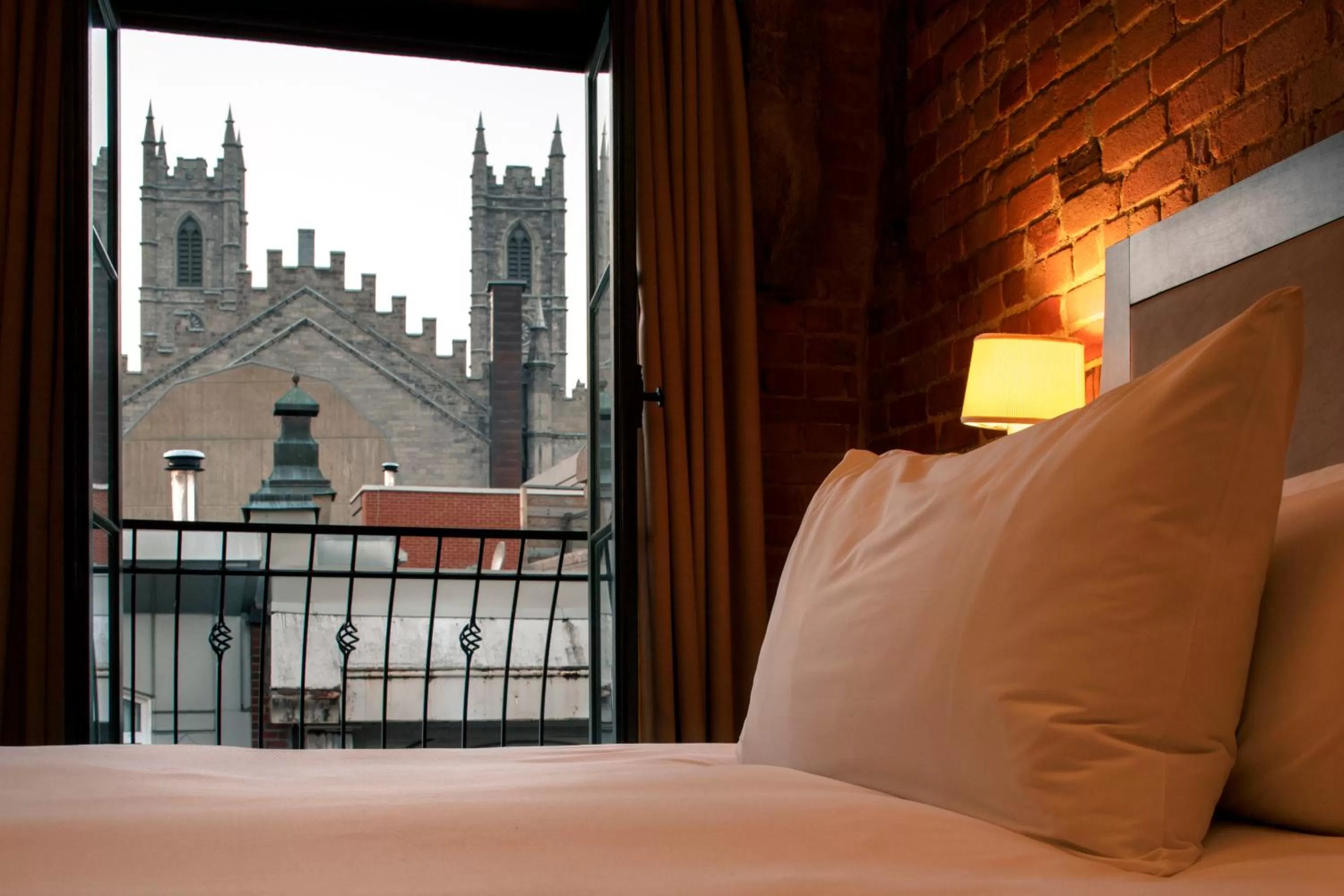 Bed in Hotel Nelligan