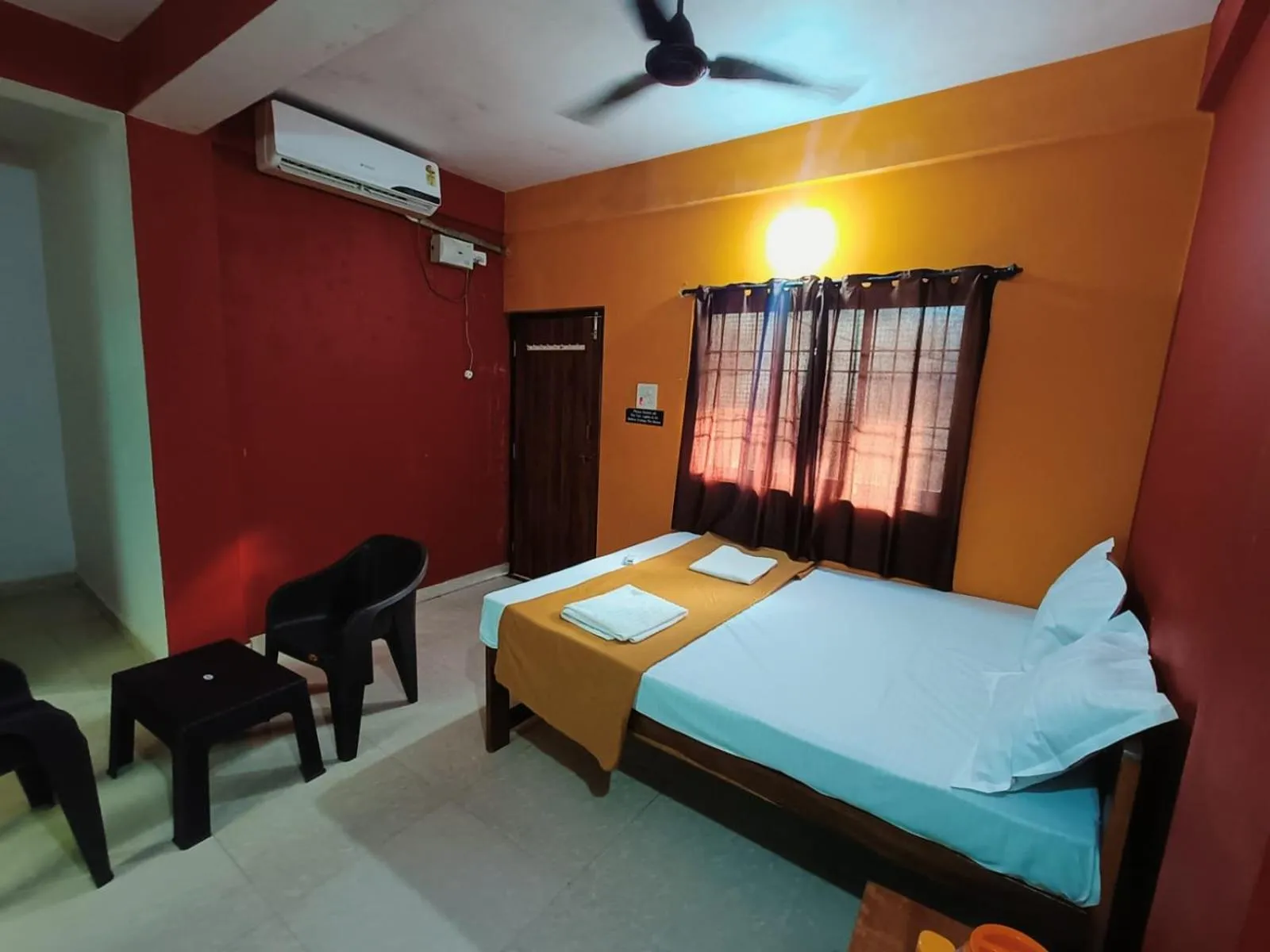 Budget Double Room in The Boss House