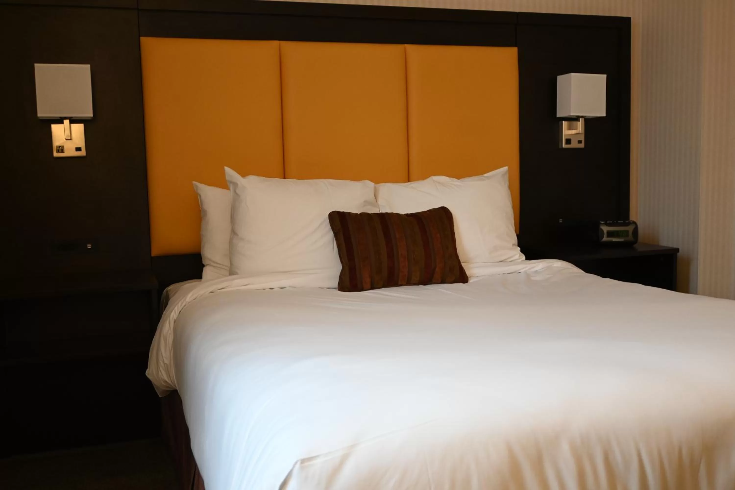 Guests, Bed in The Gananoque Inn