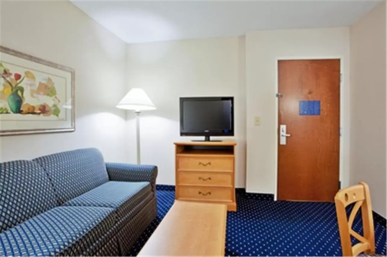 TV and multimedia, TV/Entertainment Center in Holiday Inn Express Ashland, an IHG Hotel