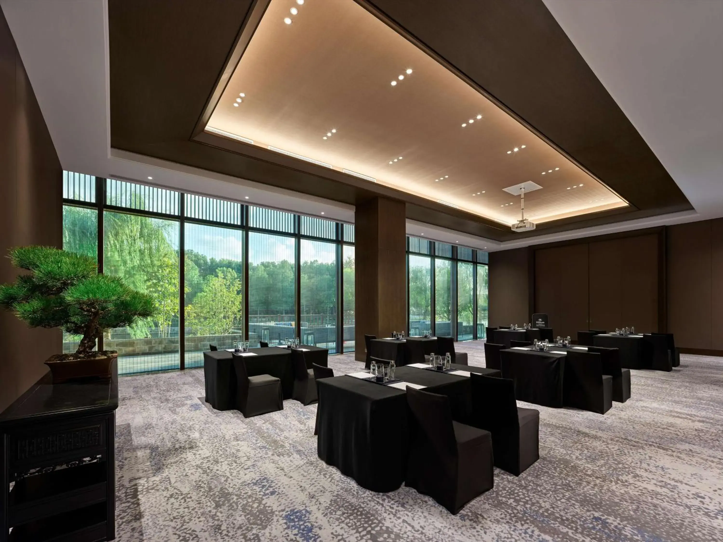 Meeting/conference room in Hilton Shanghai Songjiang Guangfulin