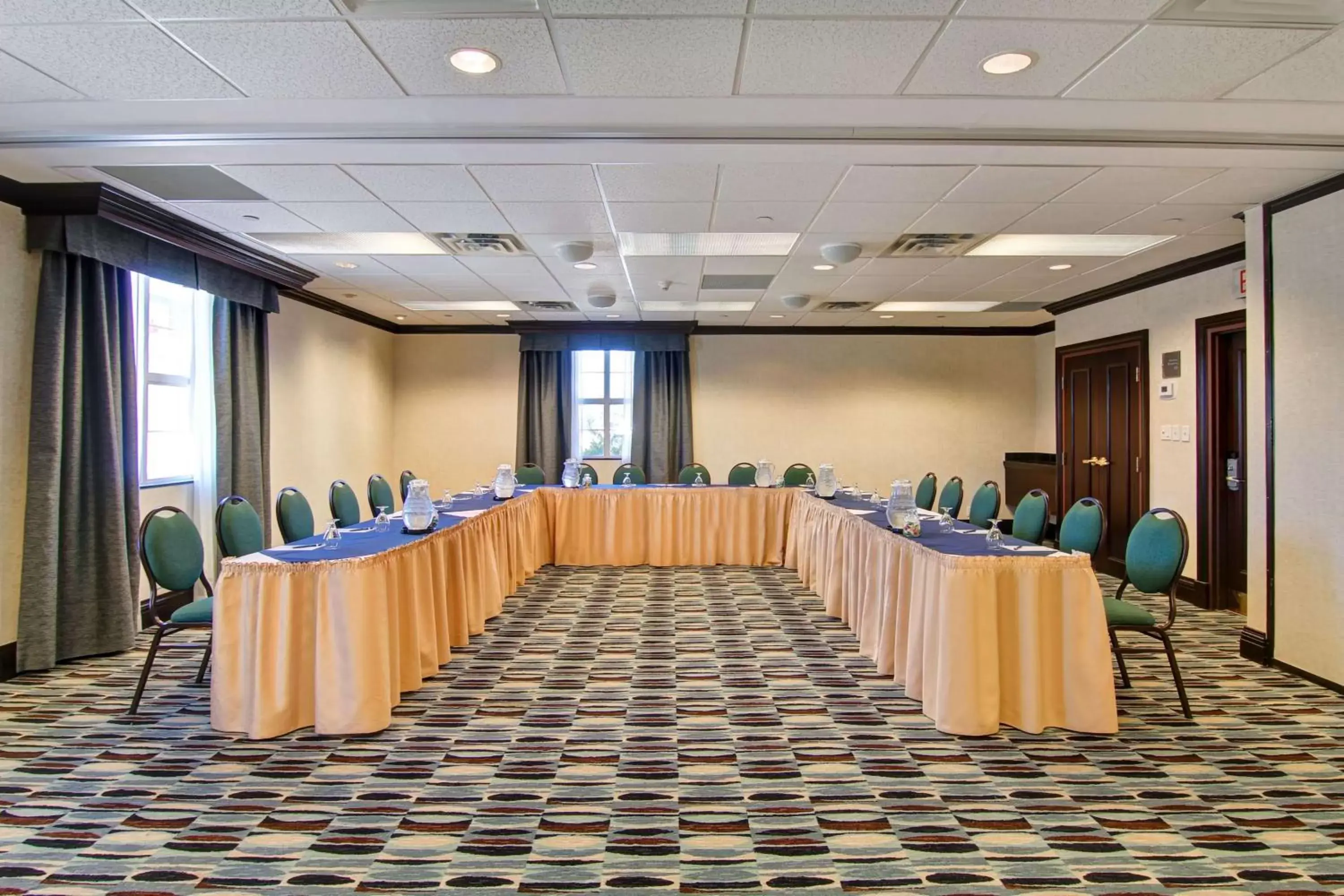 Meeting/conference room in Homewood Suites by Hilton Toronto-Mississauga