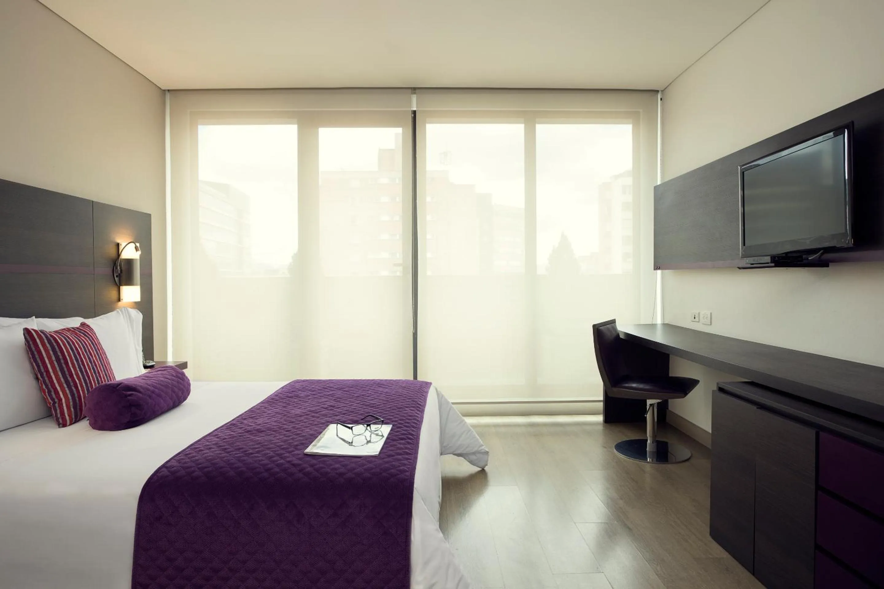 Photo of the whole room, Bed in Mercure Bogota BH Zona Financiera