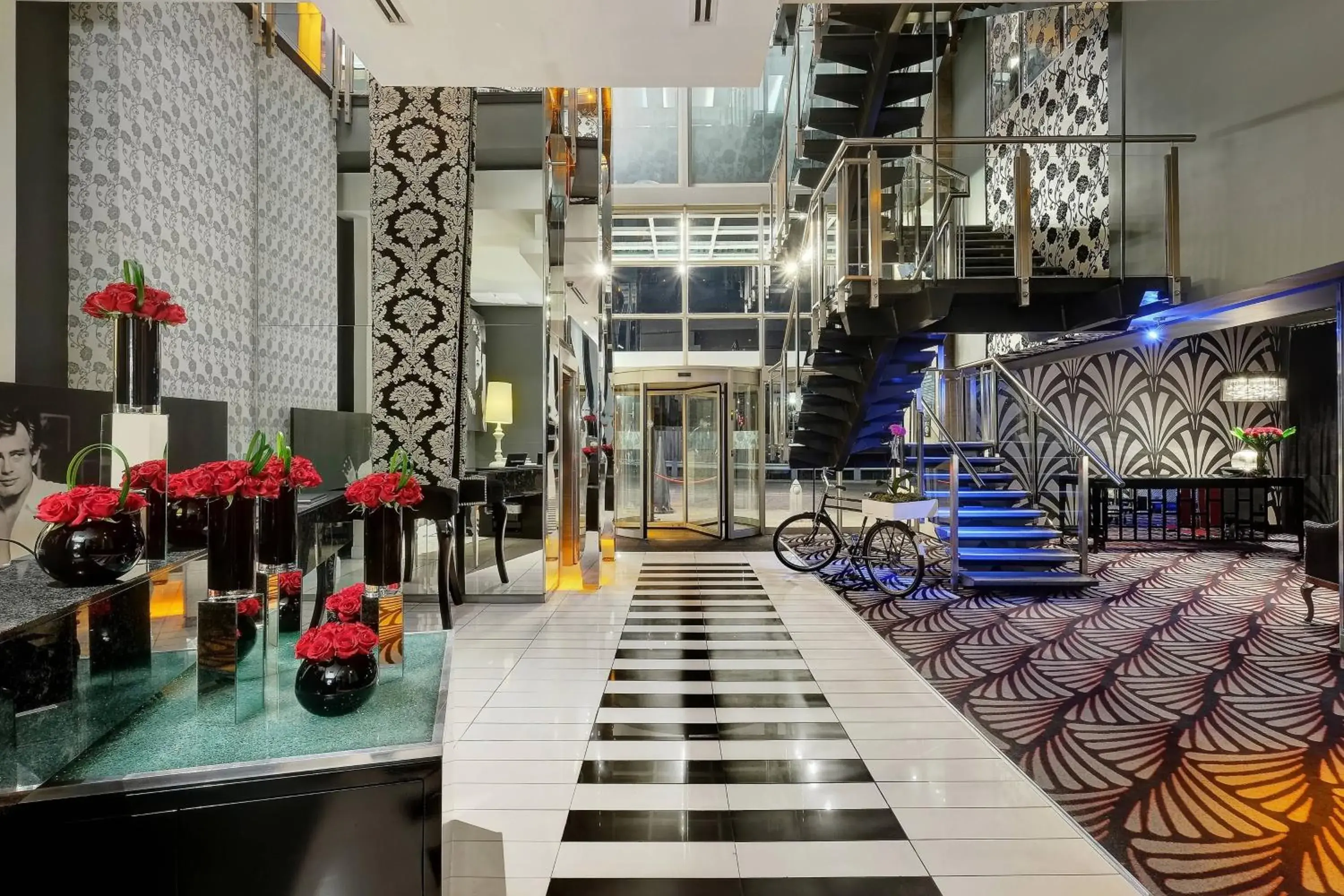 Lobby or reception in Protea Hotel by Marriott Fire & Ice Johannesburg Melrose Arch