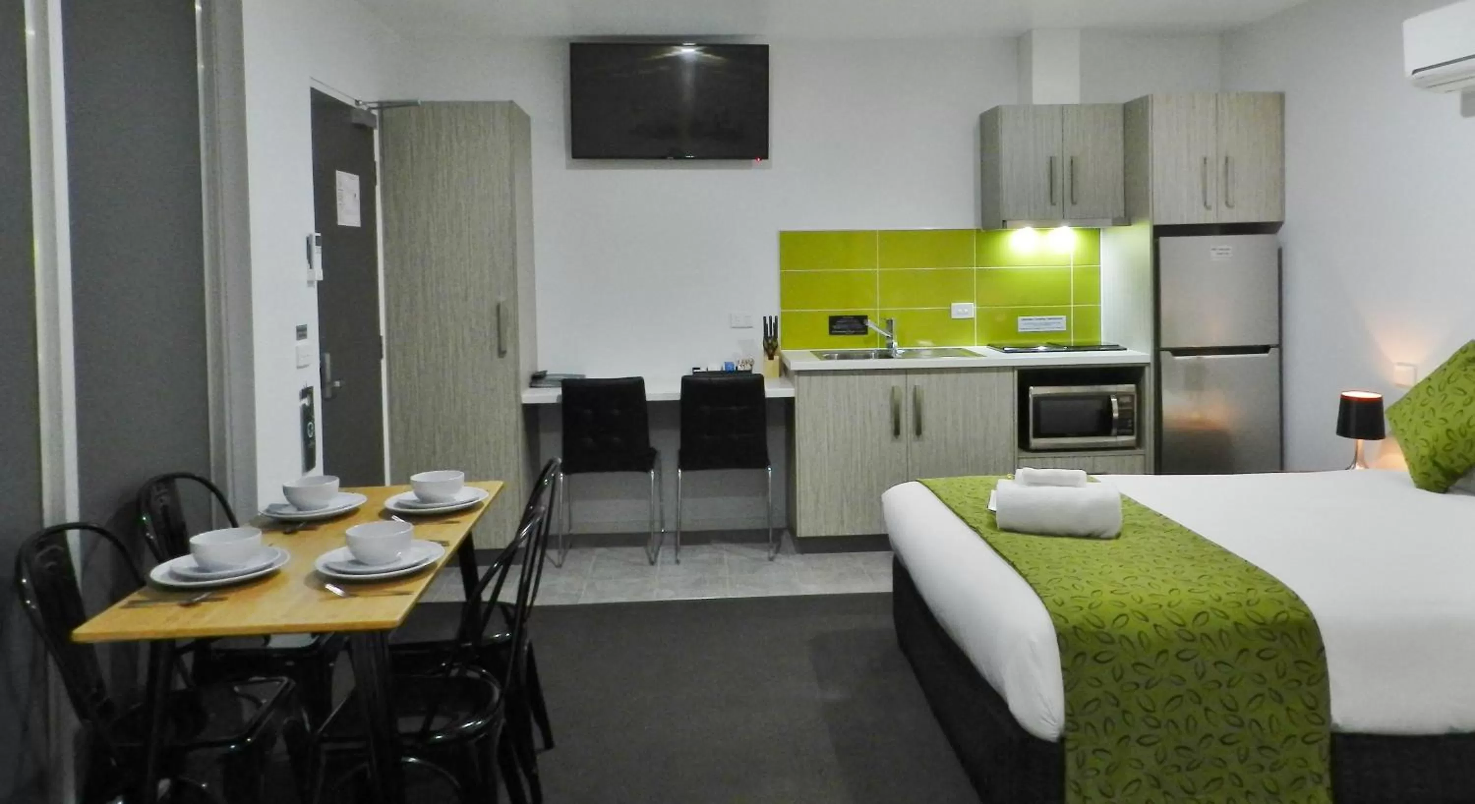 Kitchen/Kitchenette in Motel 24