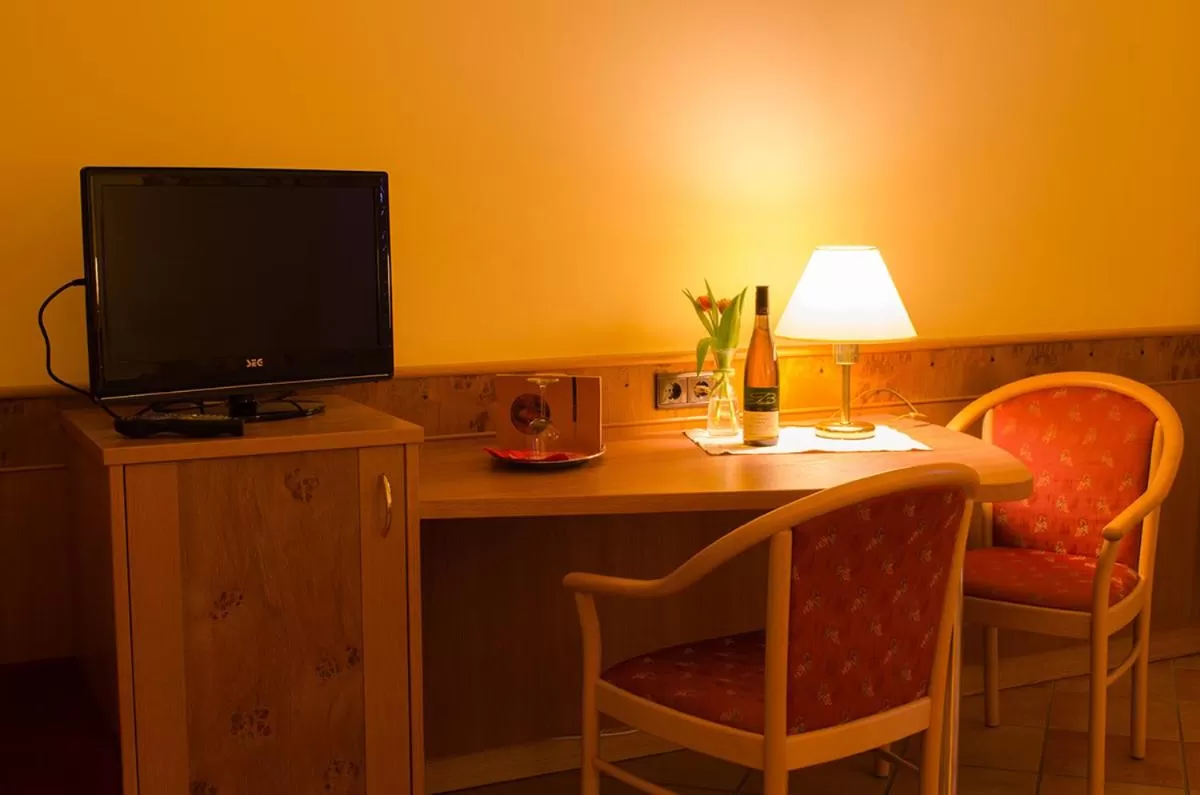 TV and multimedia, TV/Entertainment Center in Gästehaus Vinetum