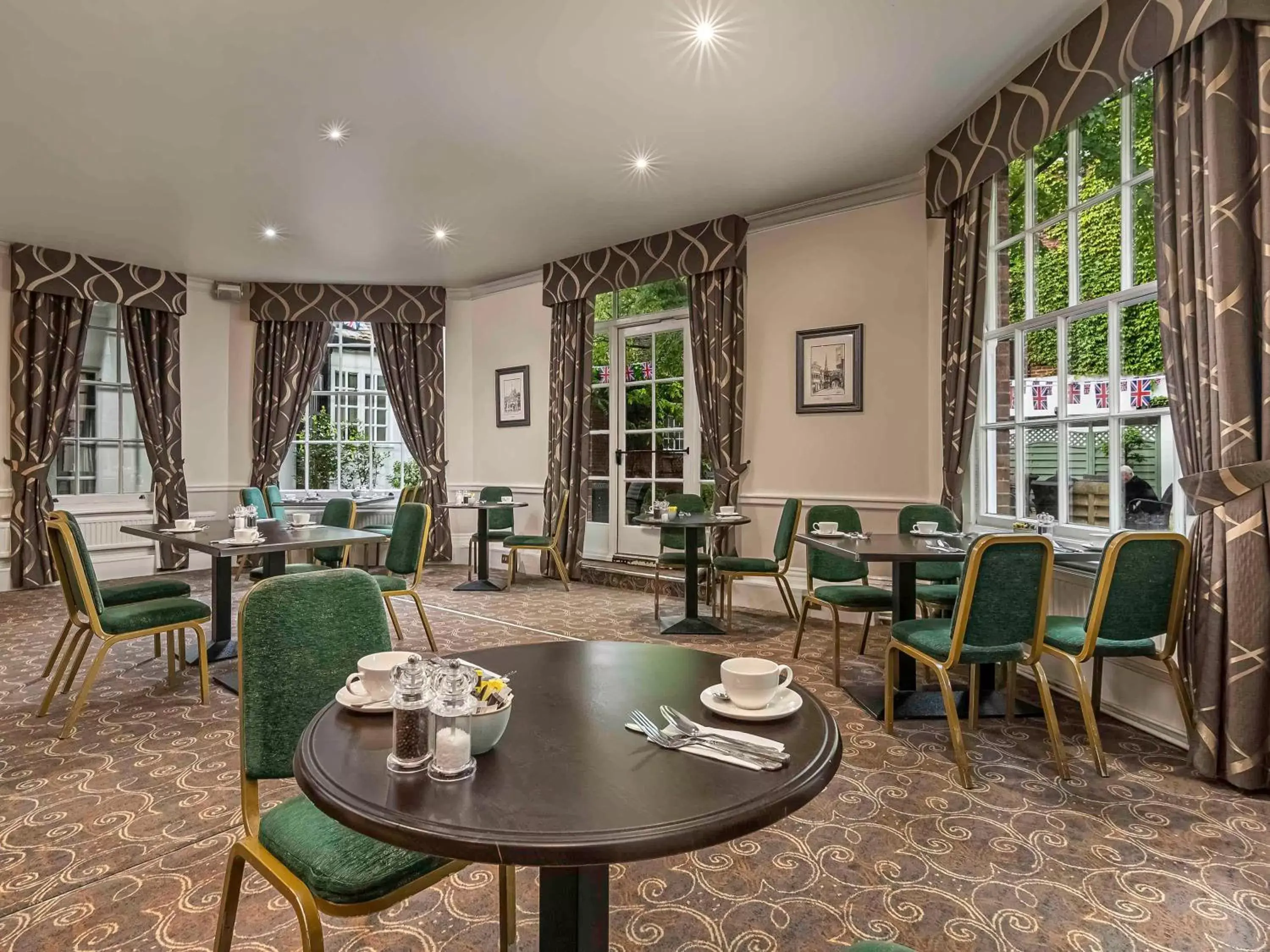 Restaurant/Places to Eat in Mercure Salisbury White Hart Hotel