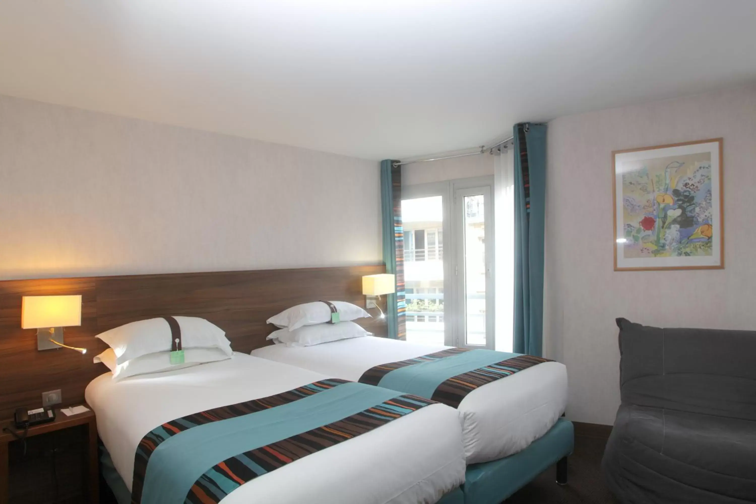 Bed in Holiday Inn Paris Montmartre, an IHG Hotel