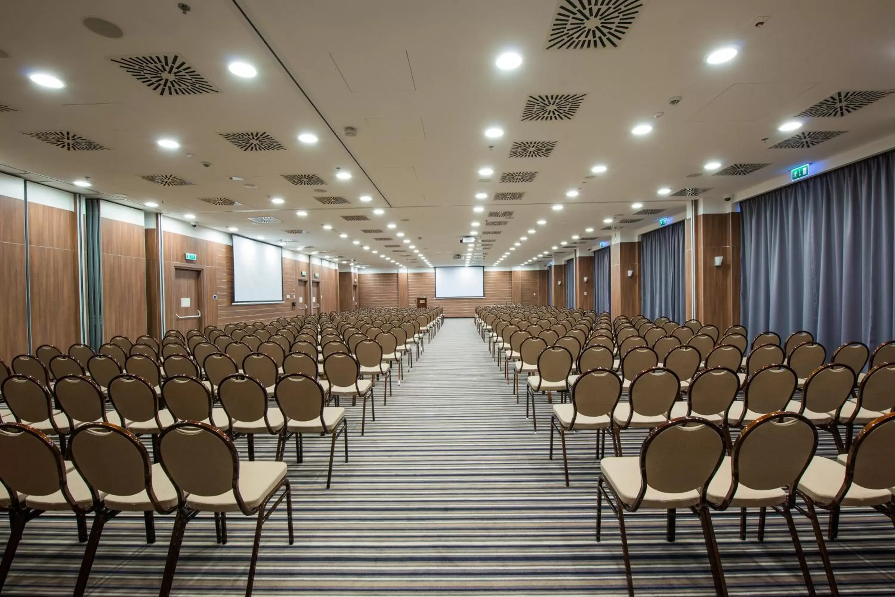 Meeting/conference room in Holiday Inn Krakow City Centre, an IHG Hotel