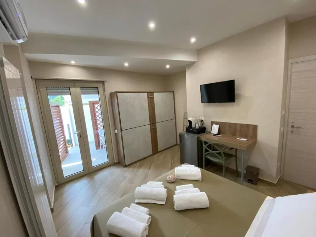 TV/Entertainment Center in ESPERIA B&B