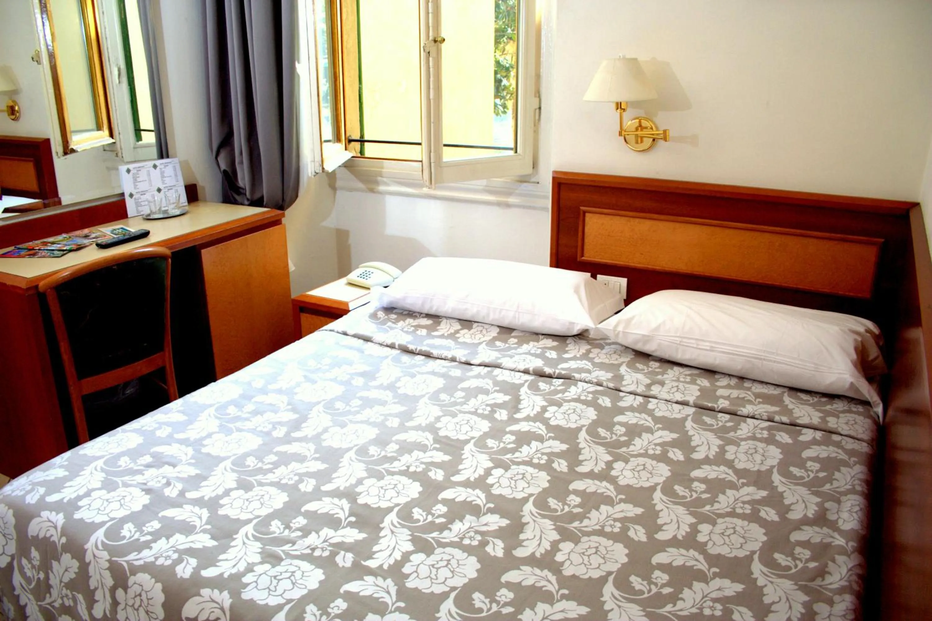 Photo of the whole room, Bed in Hotel Bonifacio