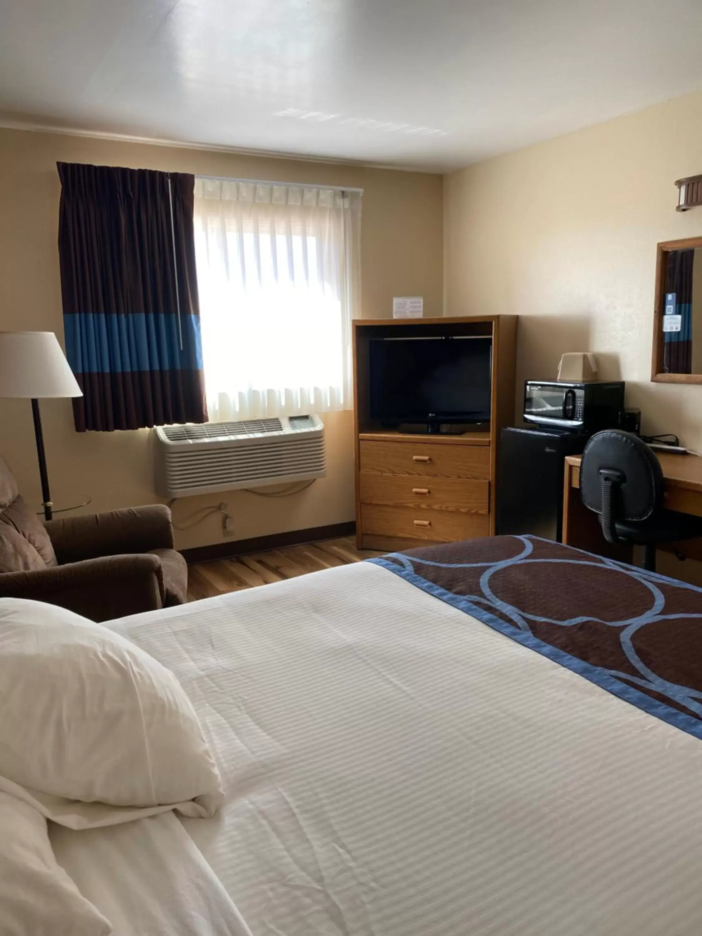 TV and multimedia, Bed in Super 8 by Wyndham Ogallala