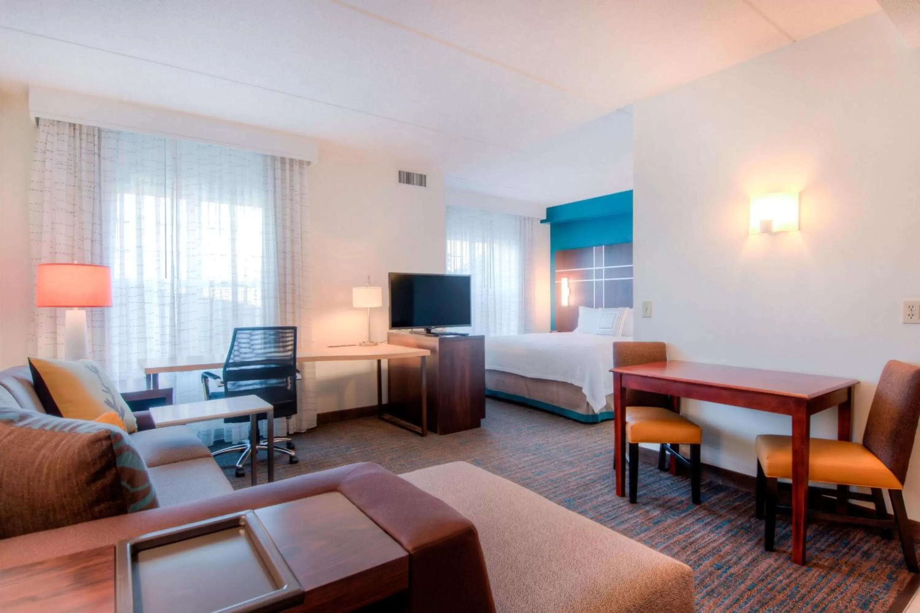 Photo of the whole room, Seating Area in Residence Inn by Marriott Raleigh Crabtree Valley