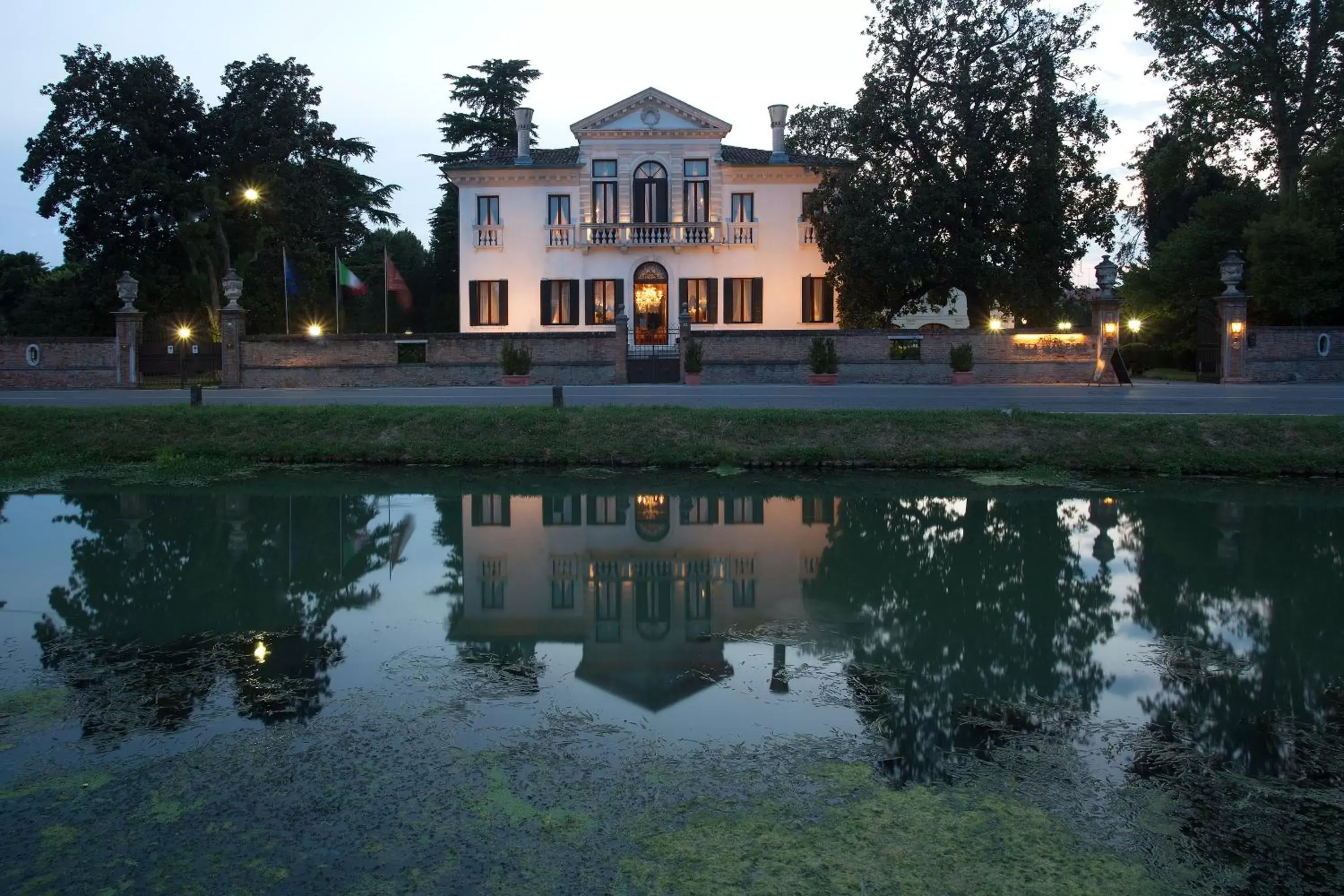 Facade/entrance, Property Building in Relais et Châteaux Hotel Villa Franceschi
