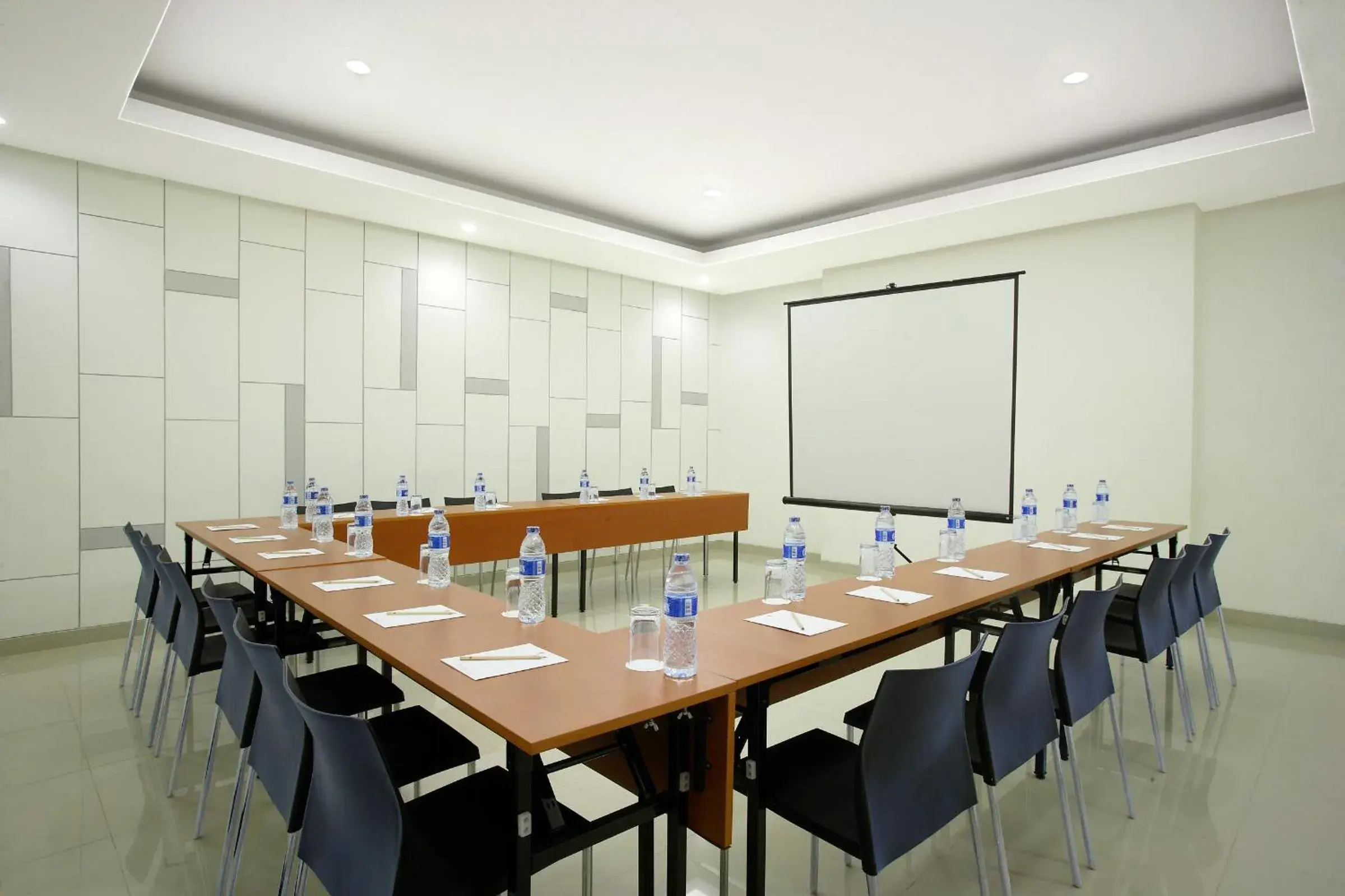 Business facilities in Amaris Hotel Dr. Susilo Grogol