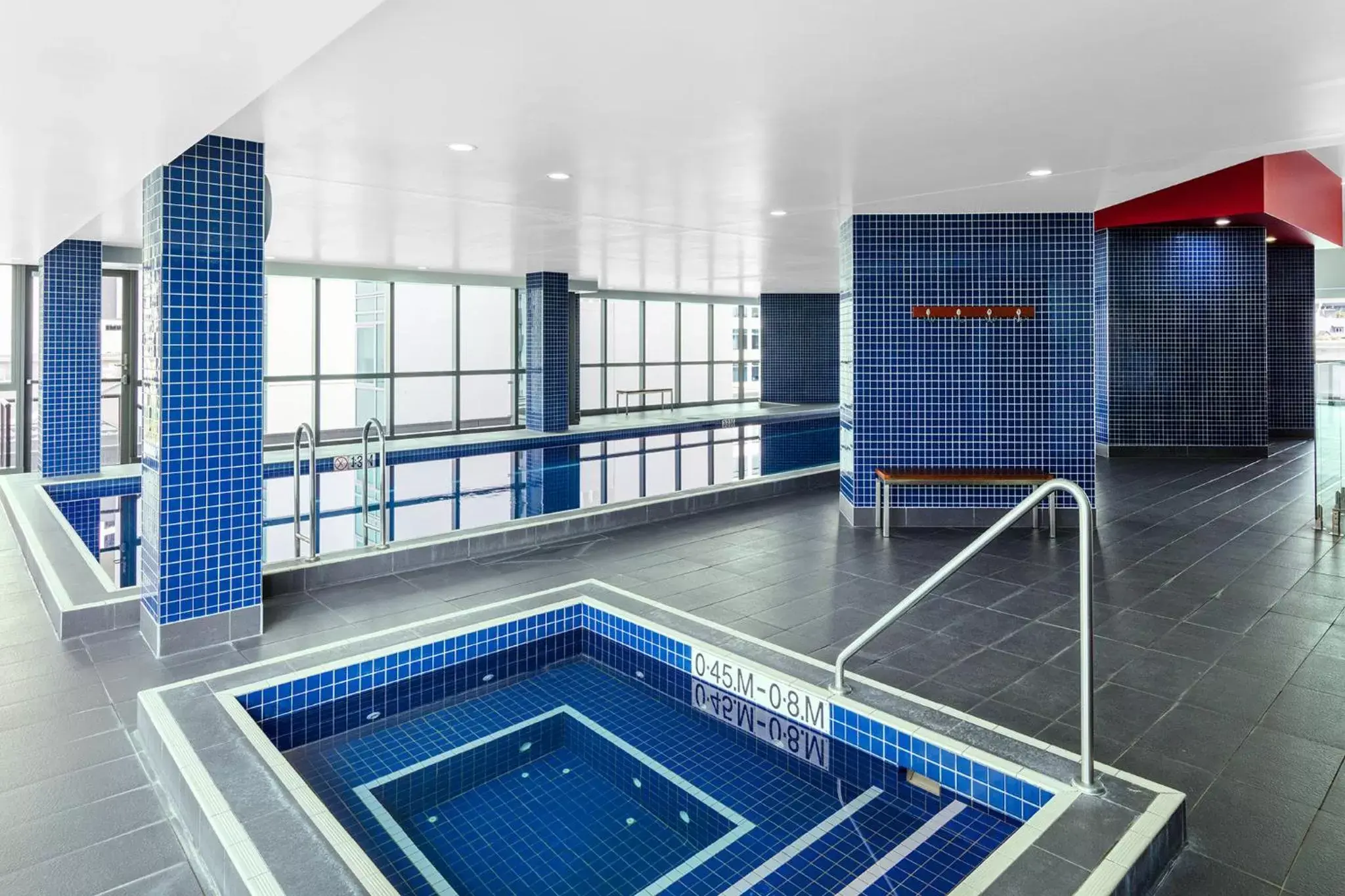 Hot Tub, Swimming Pool in Meriton Suites Adelaide Street, Brisbane