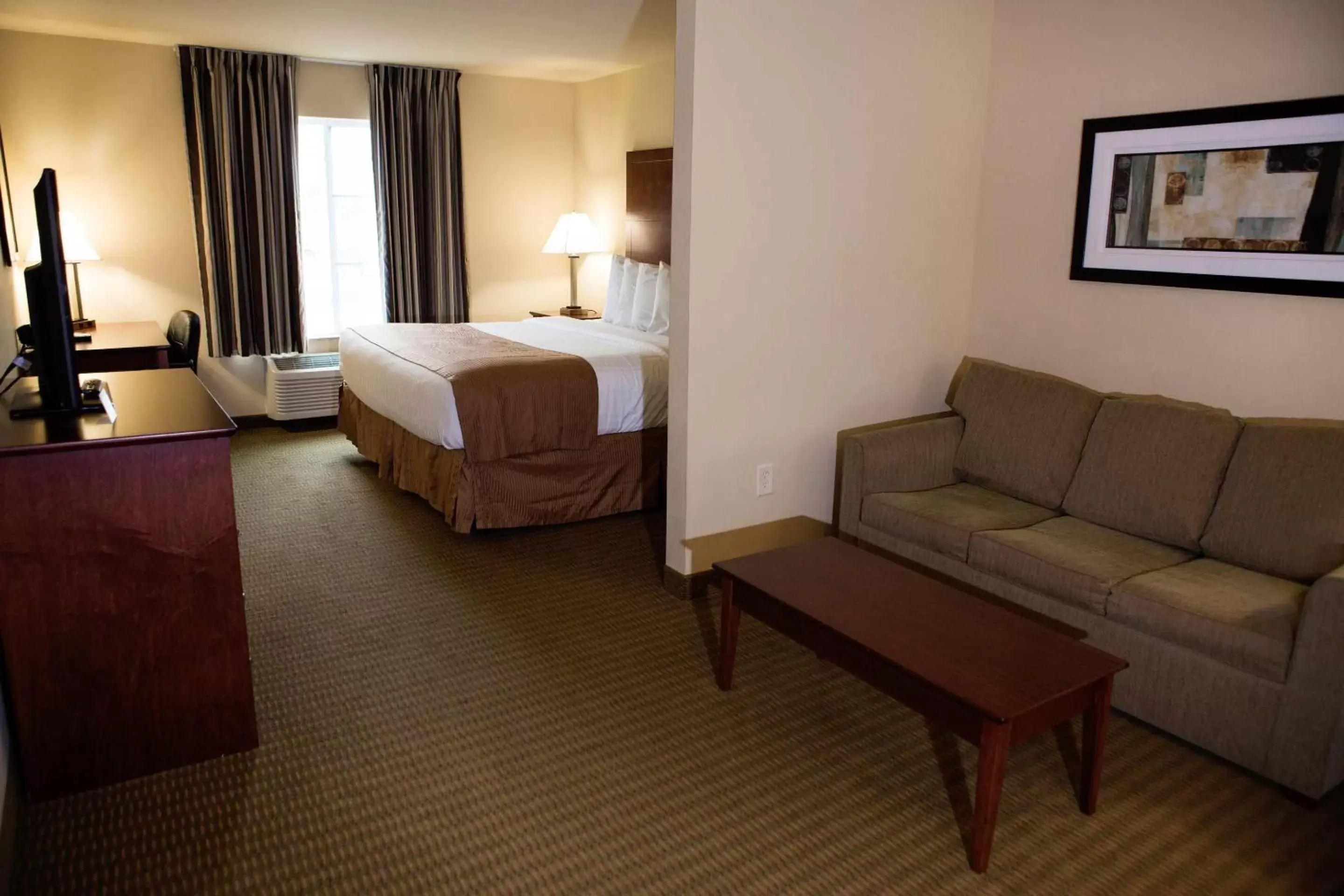 King Suite in Cobblestone Hotel & Suites - Knoxville