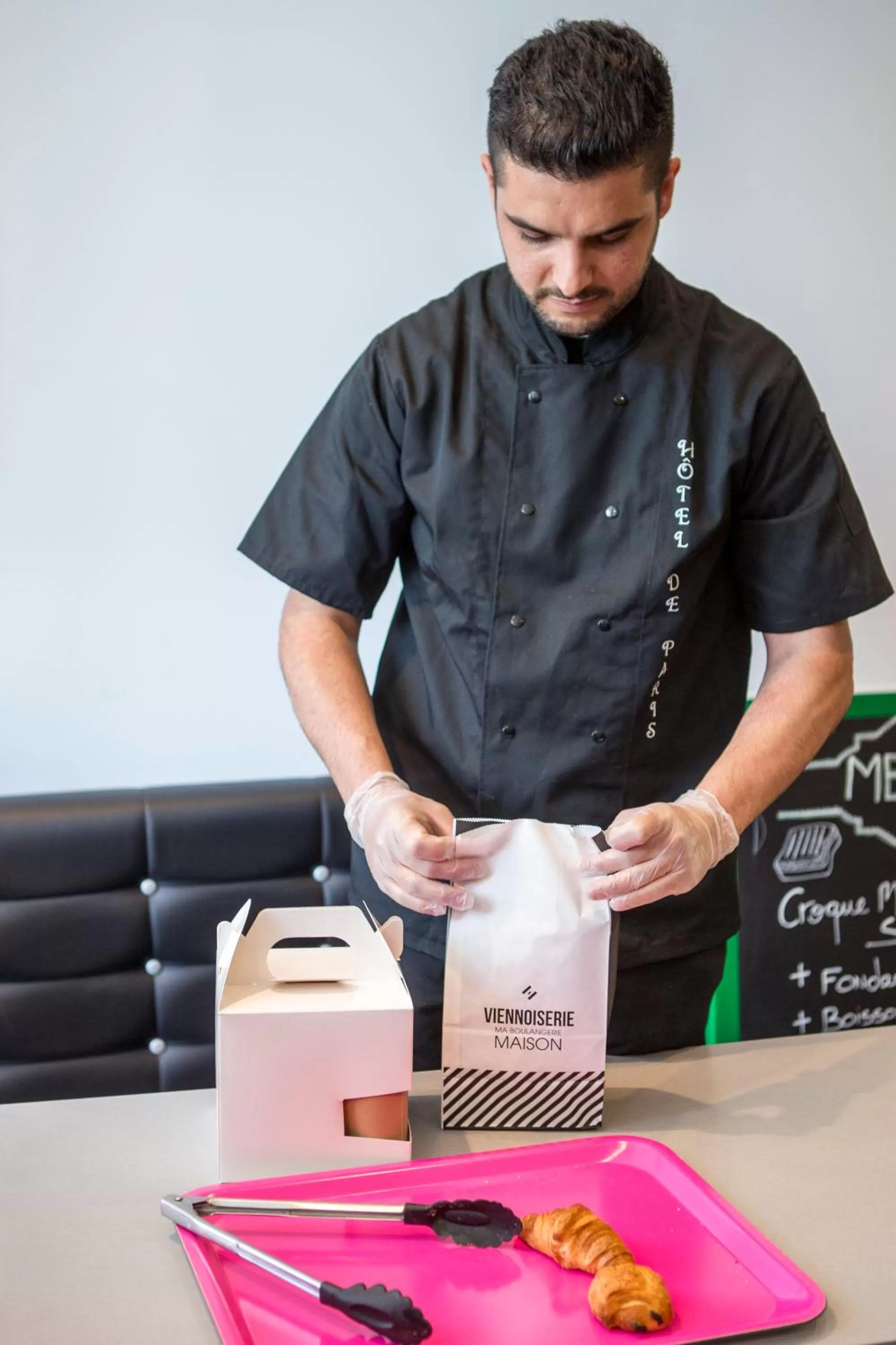 Staff in HOTEL DE PARIS MONTPARNASSE
