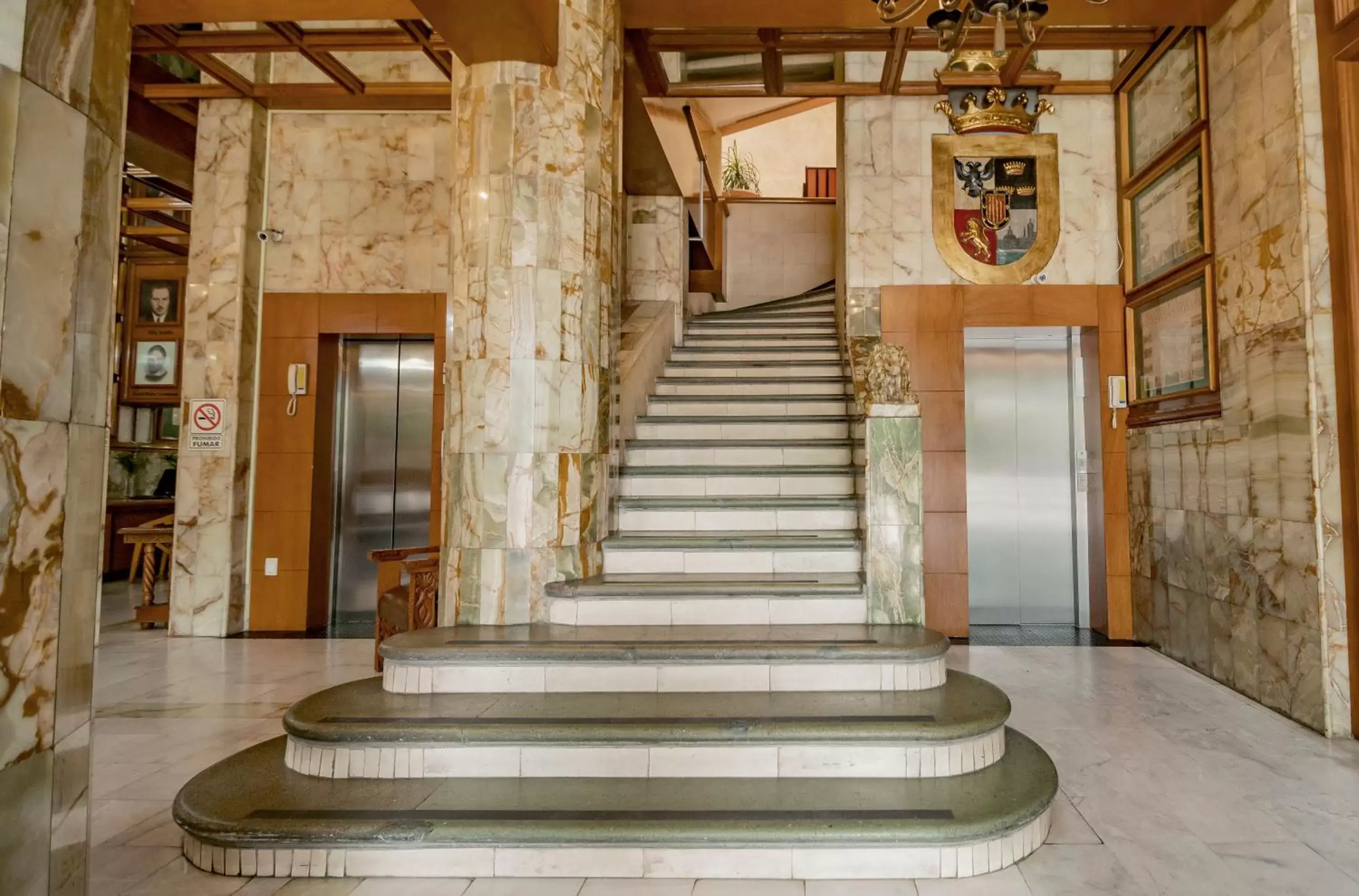 elevator in Hotel Marques Del Valle