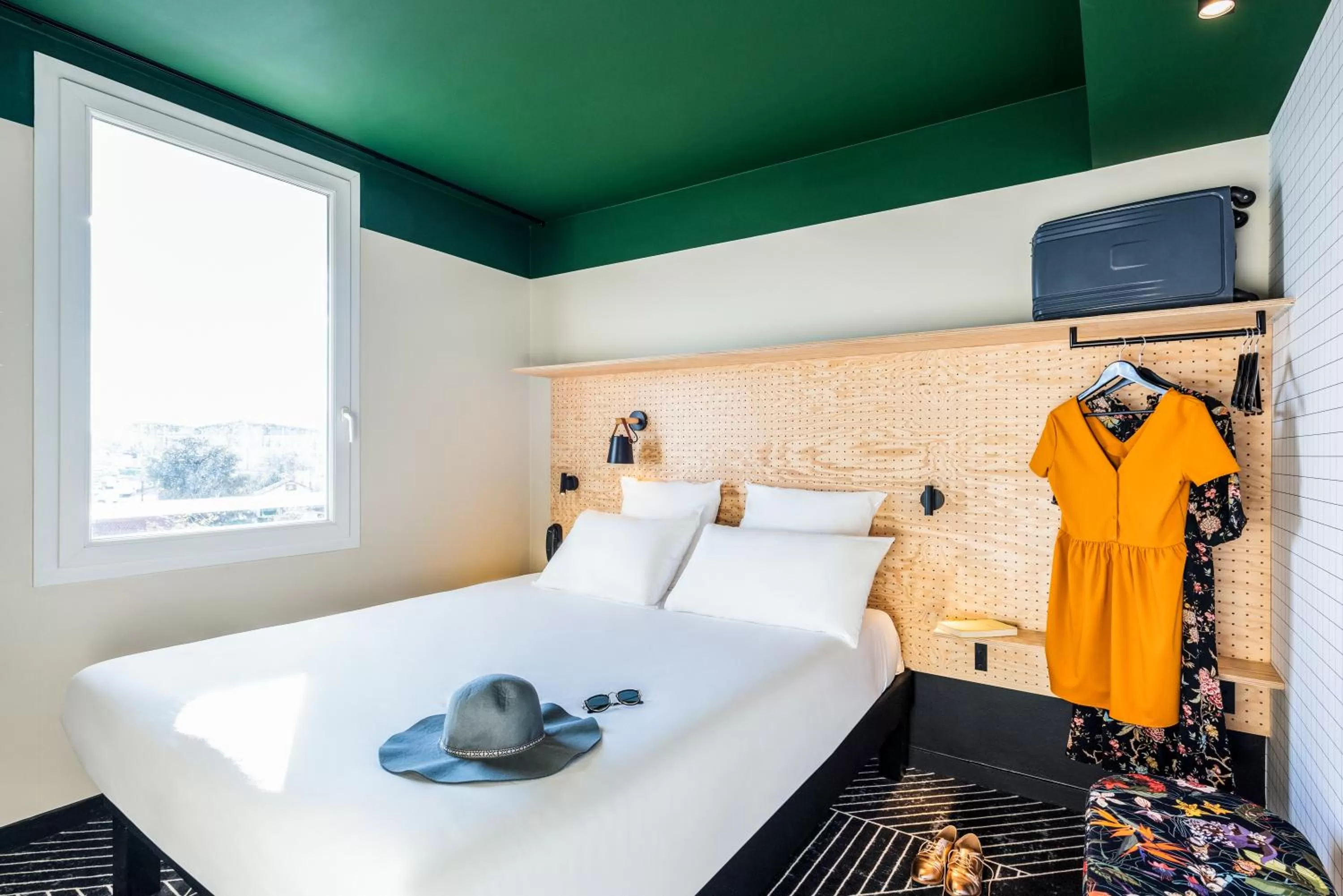 Bedroom, Bed in ibis Styles Lyon Meyzieu Arena Stadium