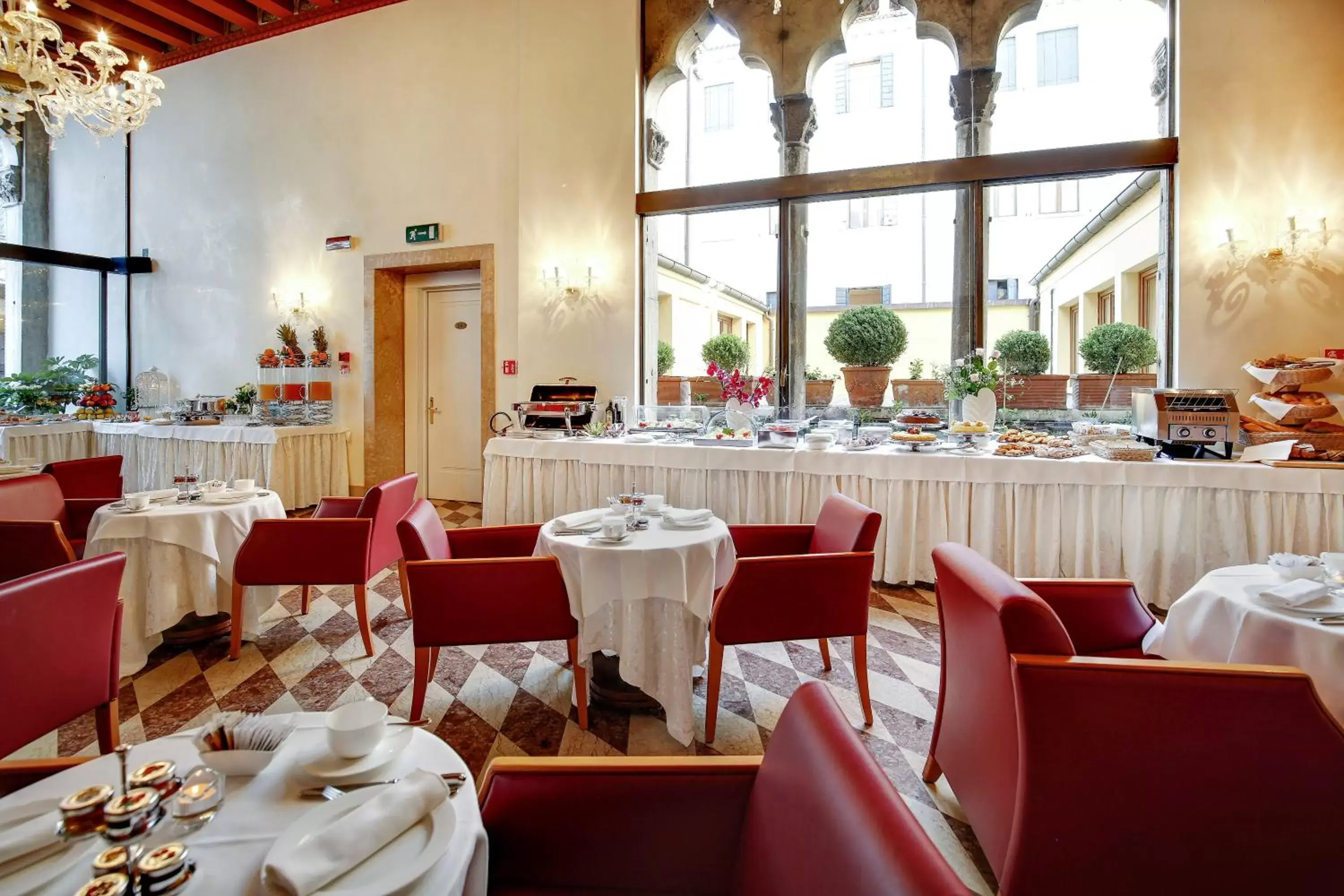 Food and drinks, Restaurant/Places to Eat in Hotel Donà Palace