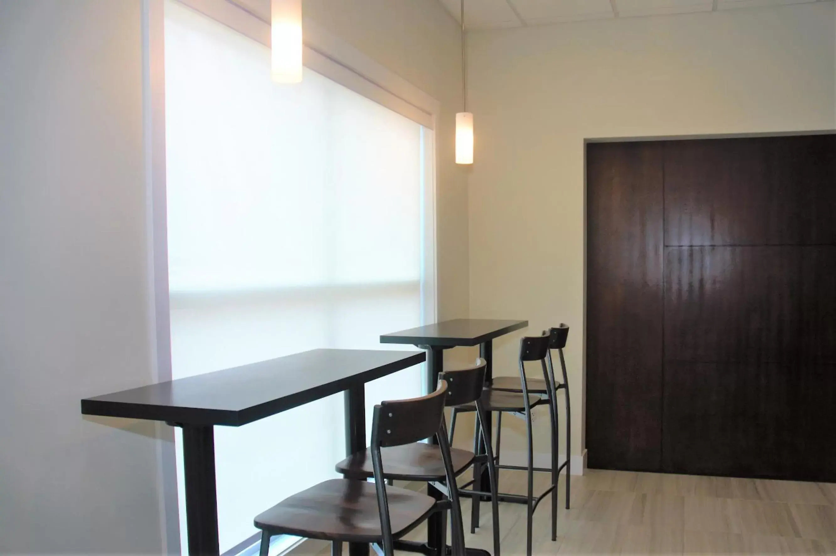 Dining Area in Holiday Inn Express & Suites - Edmonton SW – Windermere, an IHG Hotel