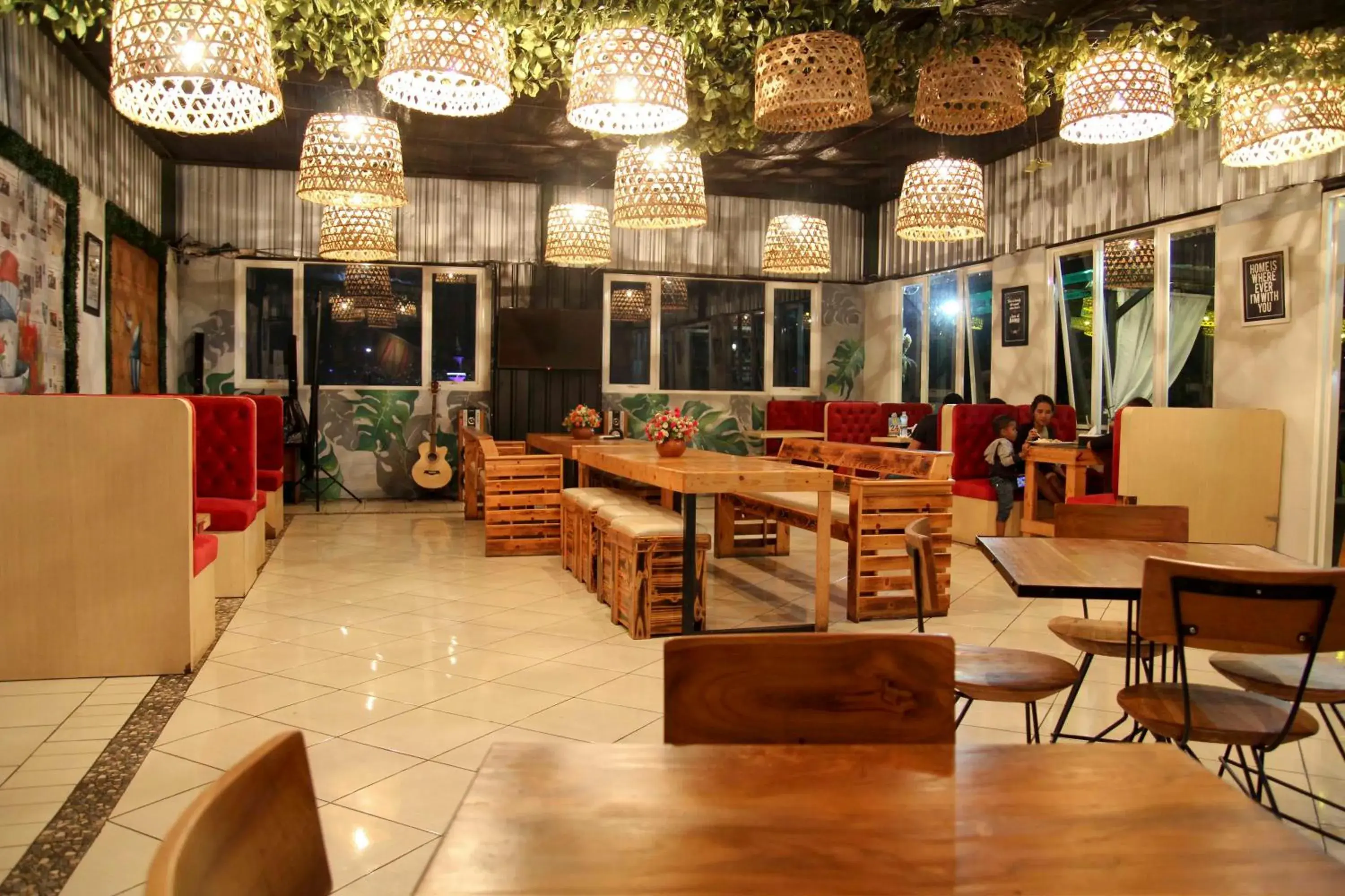 Restaurant/Places to Eat in Batuque Town Villa
