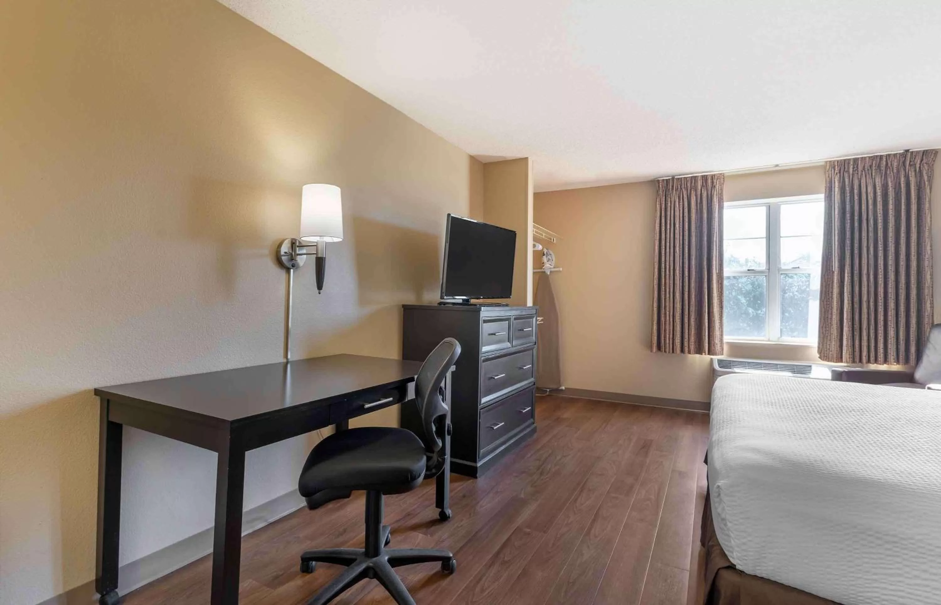 Bedroom, Bed in Extended Stay America Suites - San Jose - Edenvale - North