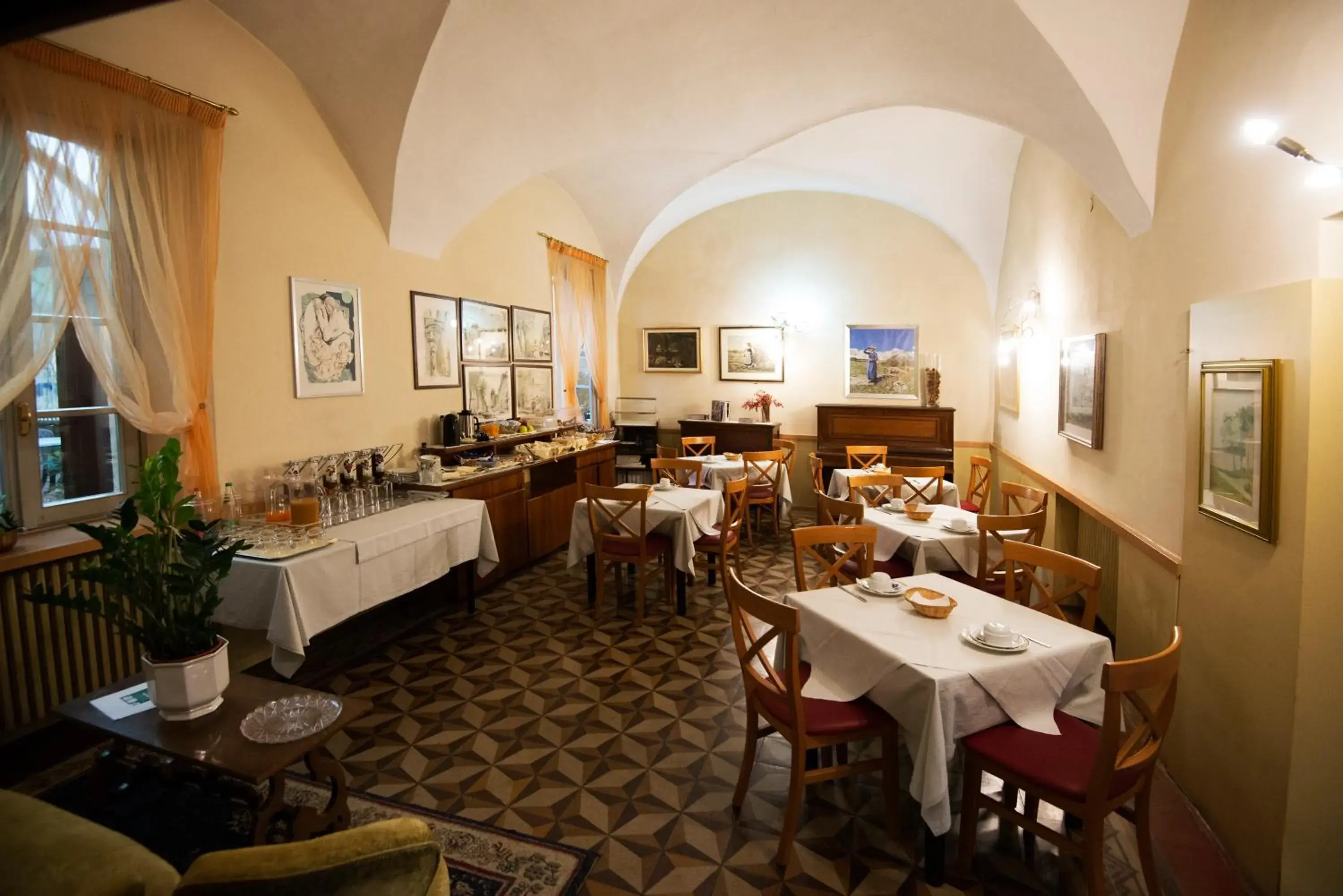 Communal lounge/ TV room, Restaurant/Places to Eat in Albergo Ristorante Della Torre