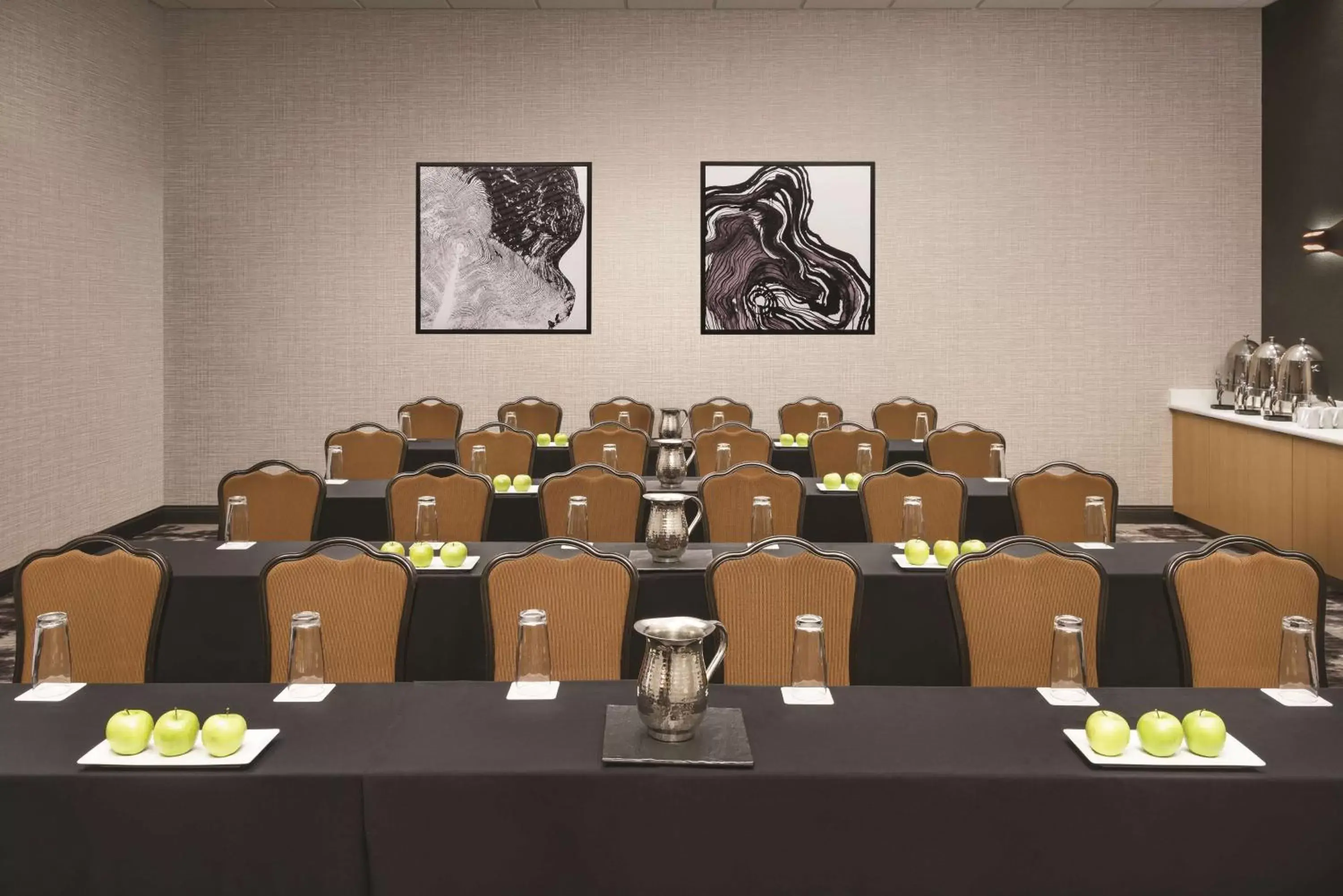 Meeting/conference room in DoubleTree by Hilton Colorado Springs