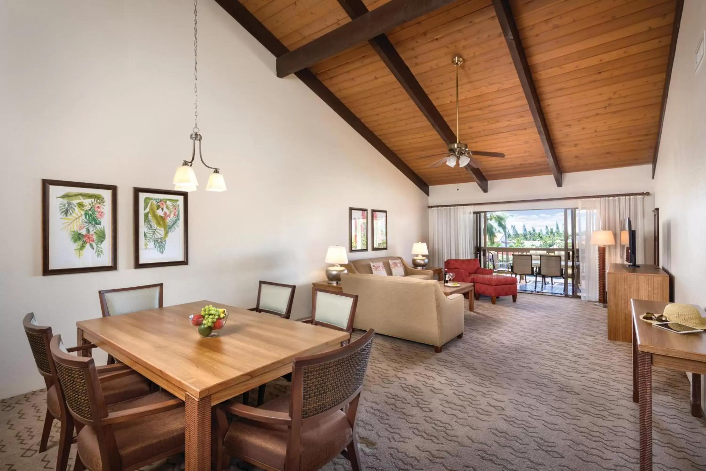 Living room, Dining Area in Wyndham Kona Hawaiian Resort