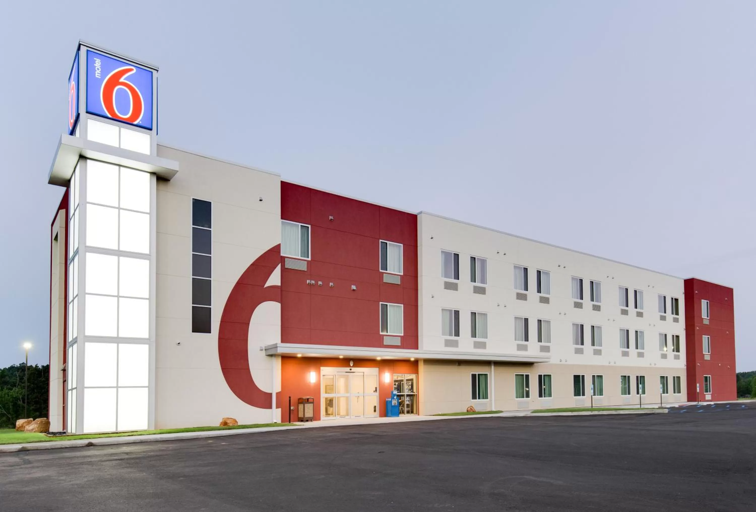Facade/entrance in Motel 6 Poplar Bluff, MO
