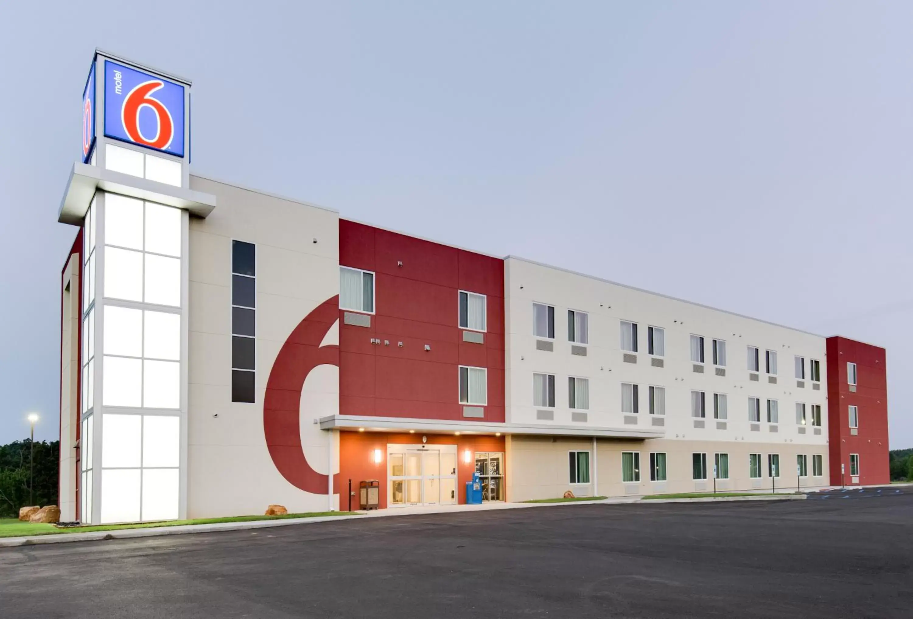 Facade/entrance, Property Building in Motel 6-Poplar Bluff, MO