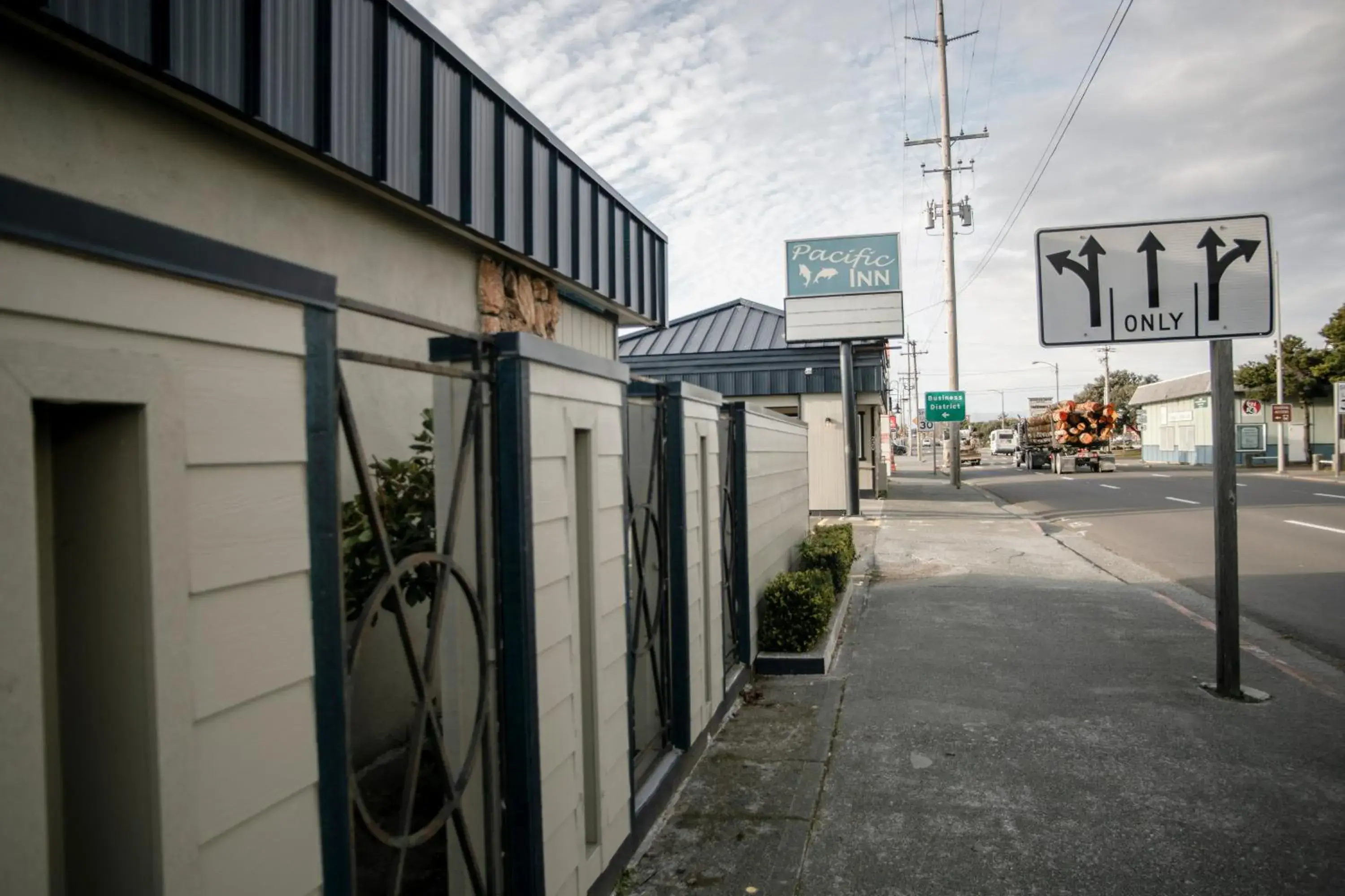 Property logo or sign in Pacific Inn Property logo or sign in Pacific Inn