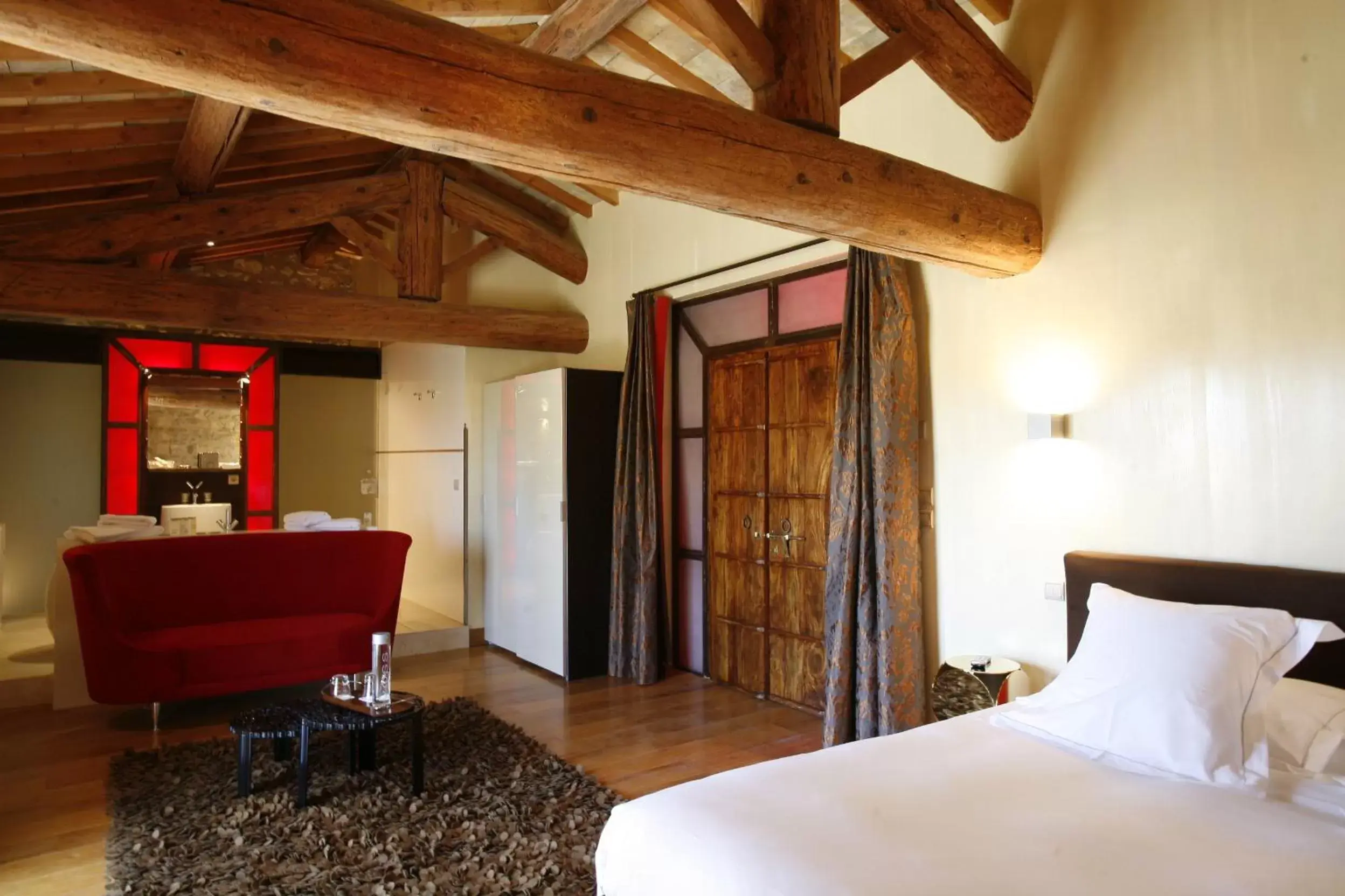 Photo of the whole room, Bed in Domaine de Verchant & Spa - Relais & Châteaux