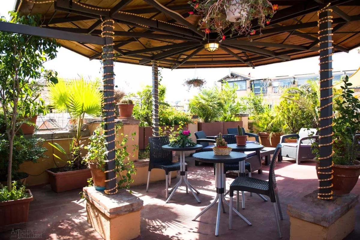 Balcony/Terrace in Pantheon Inn
